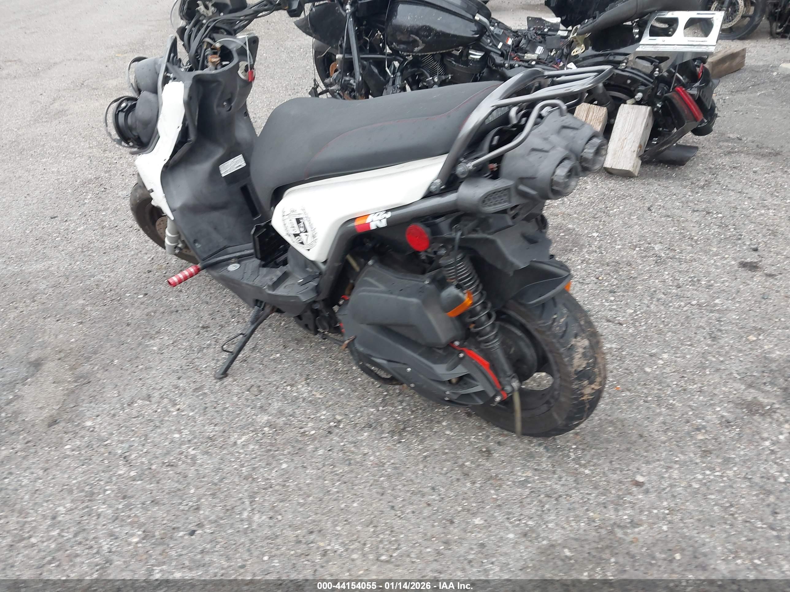 YAMAHA YW125 image 3