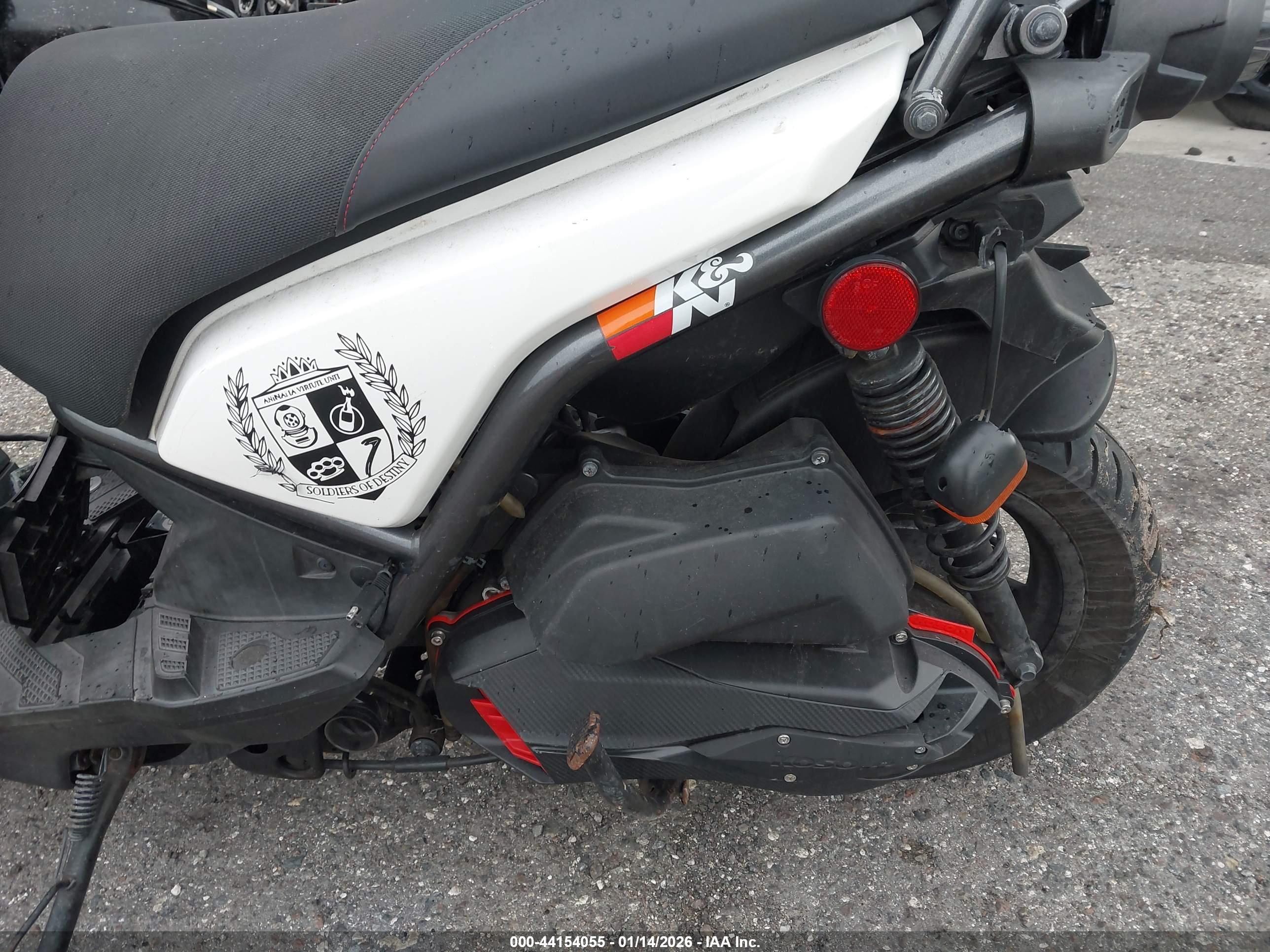 YAMAHA YW125 image 9