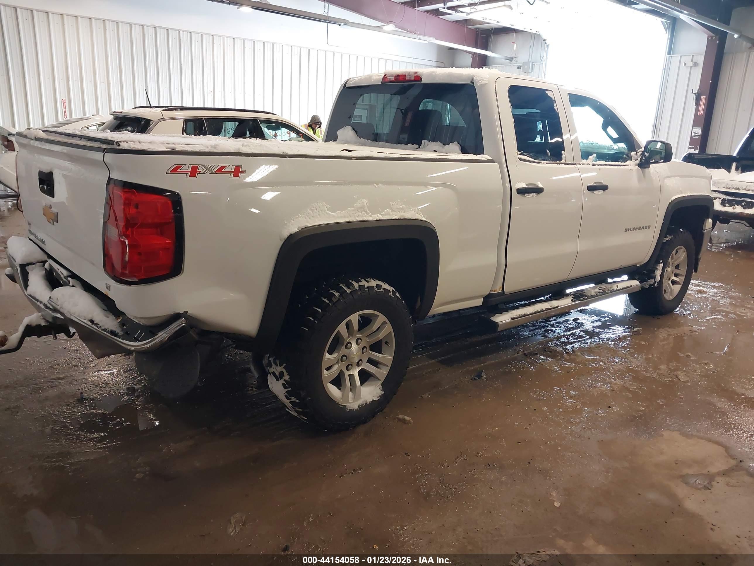 CHEVROLET SILVERADO image 4