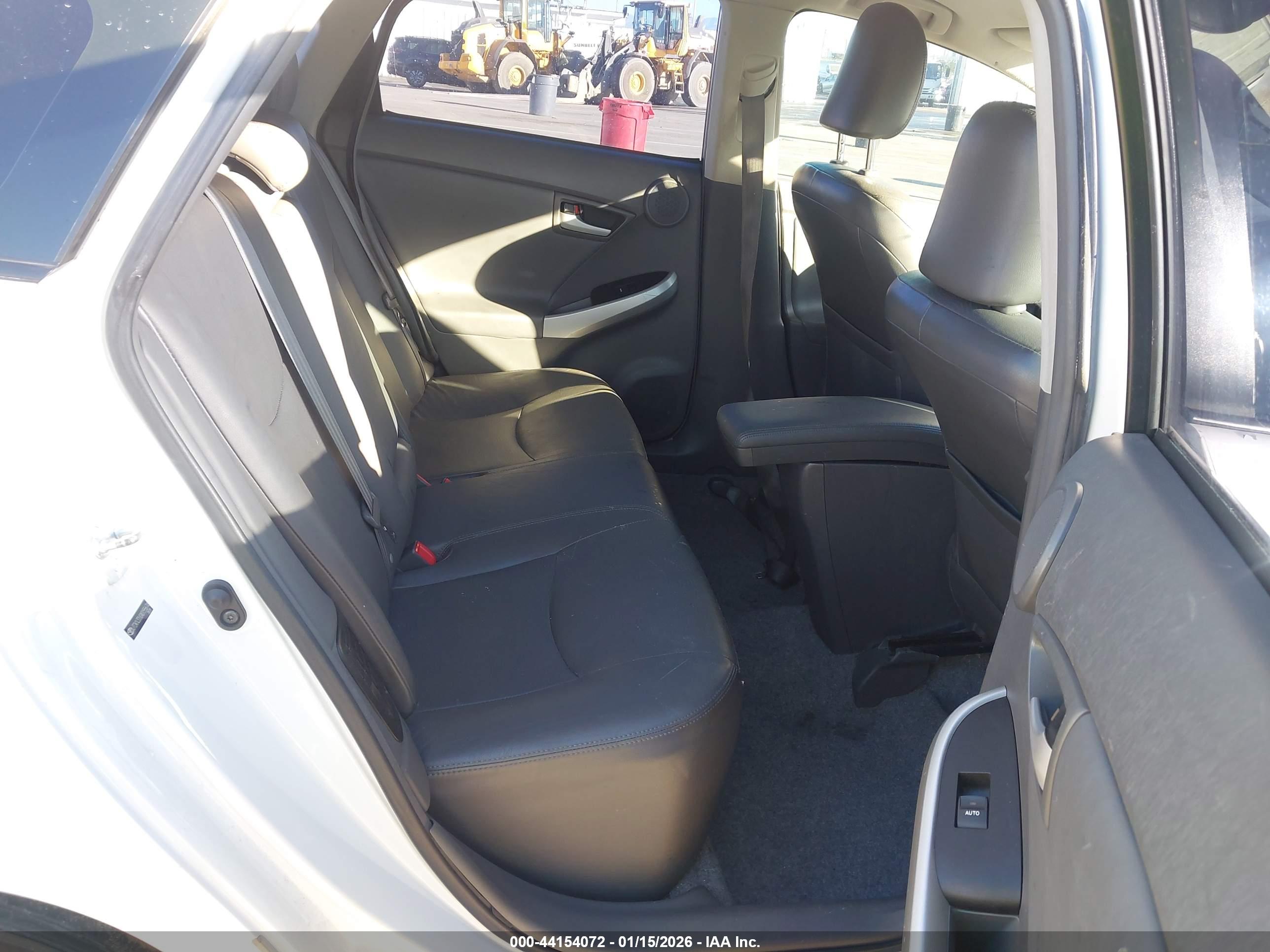 TOYOTA PRIUS image 8