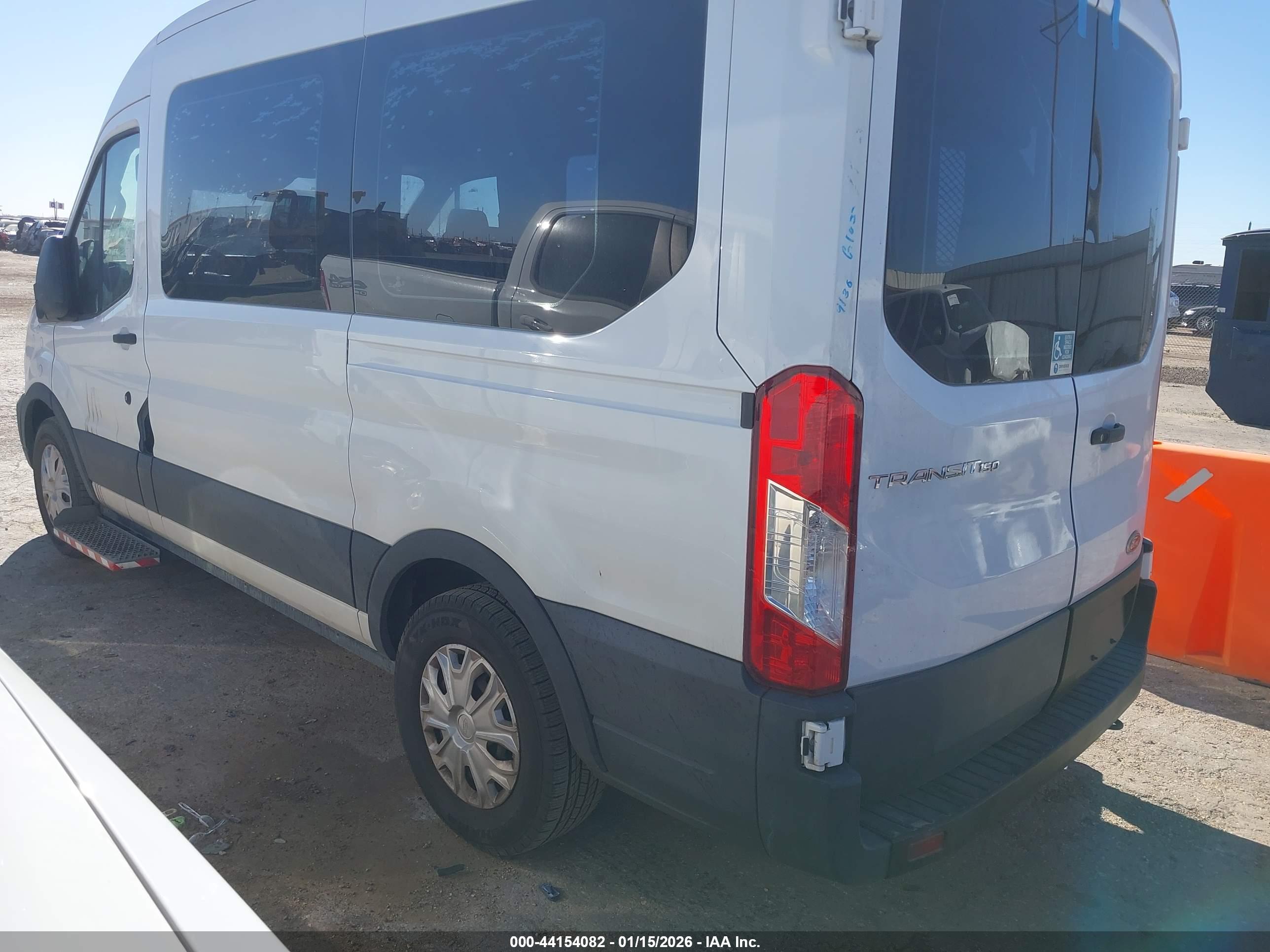 FORD TRANSIT-150 image 3