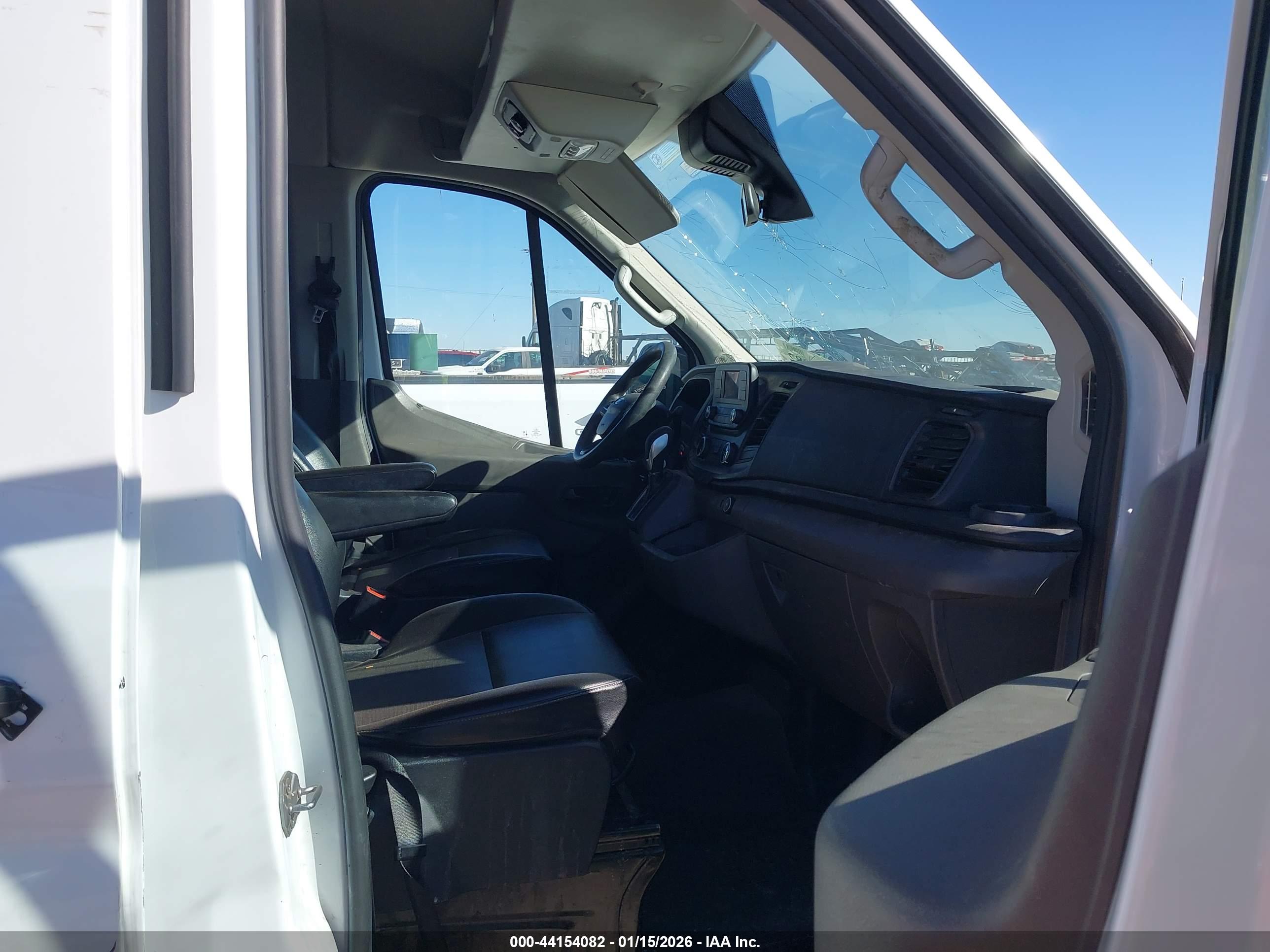 FORD TRANSIT-150 image 5