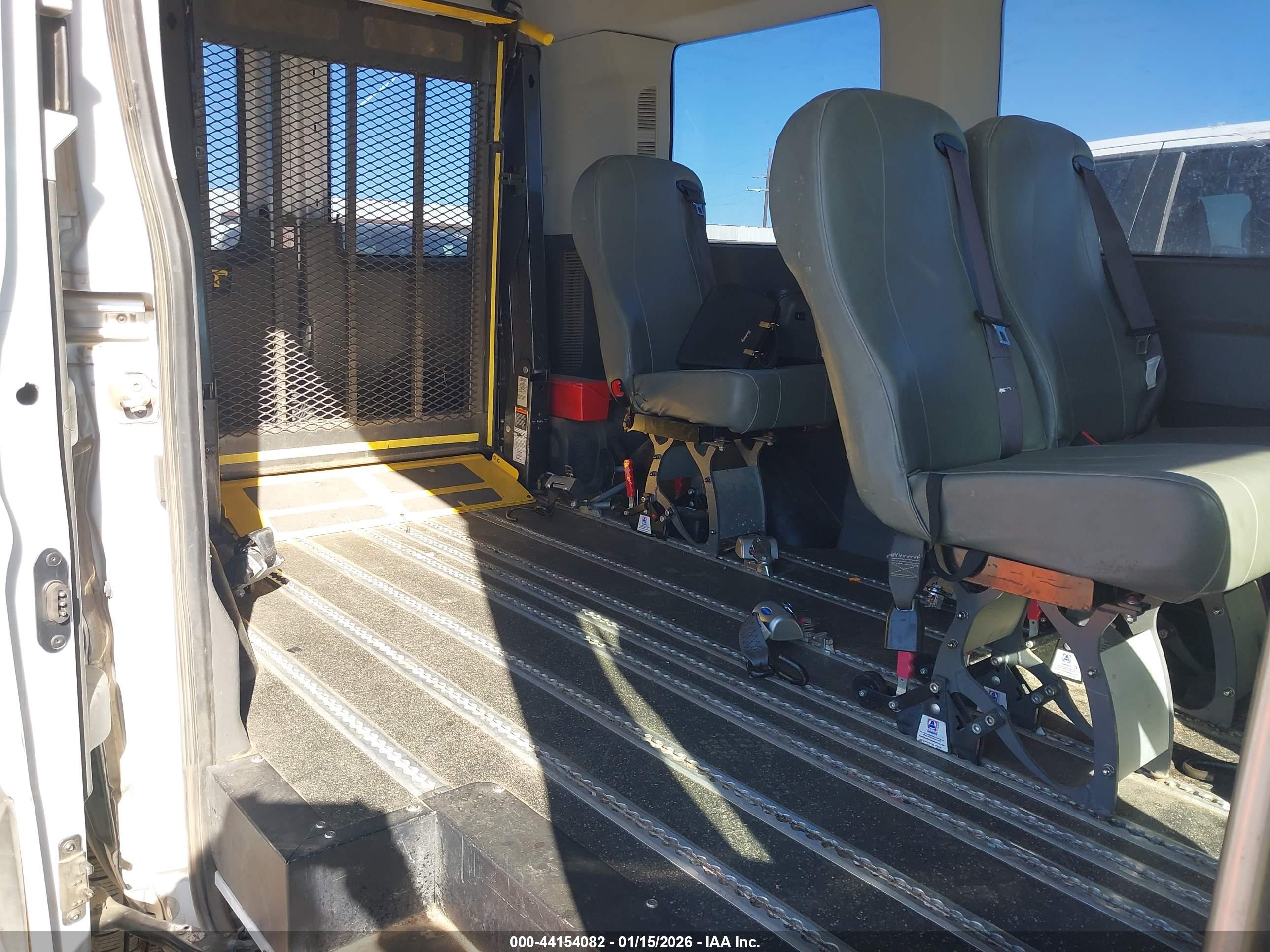 FORD TRANSIT-150 image 8