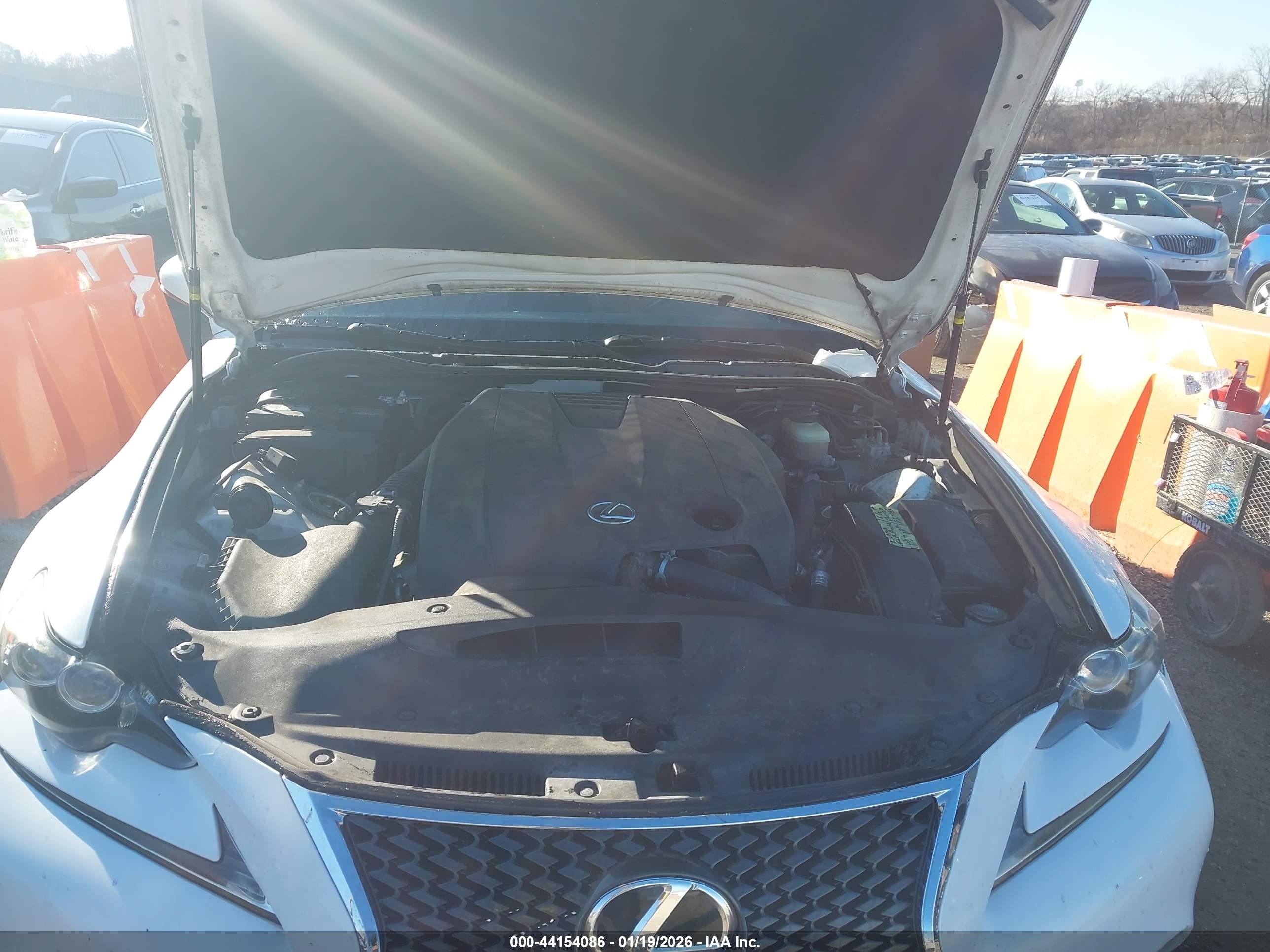 LEXUS IS image 10