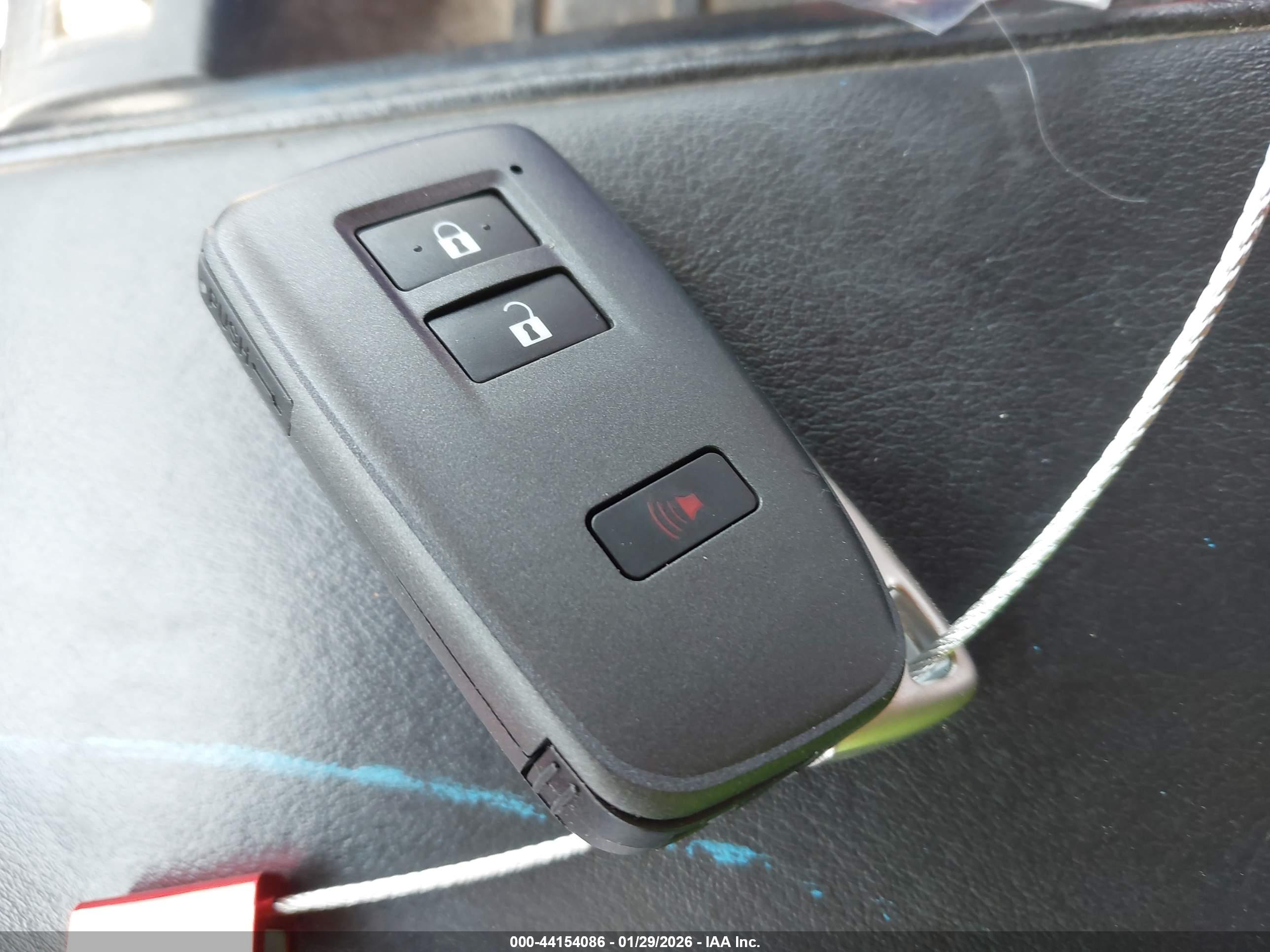 LEXUS IS image 11