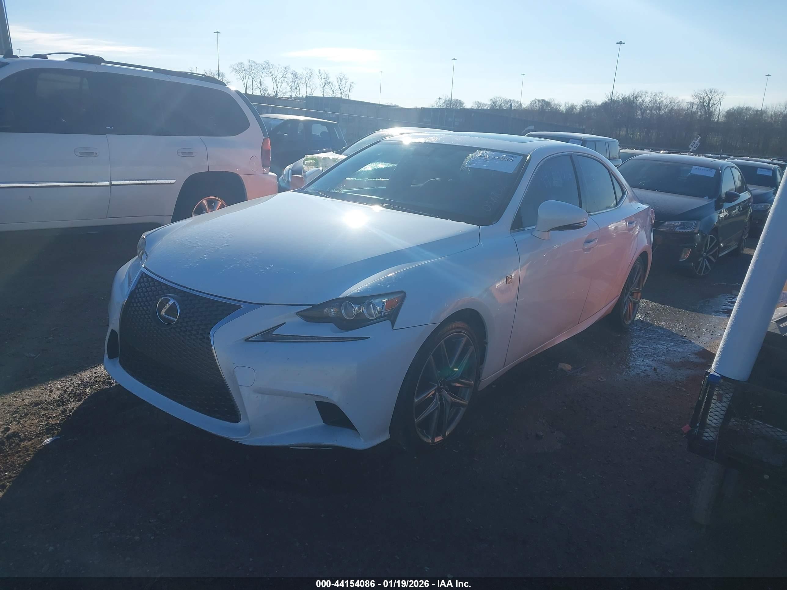 LEXUS IS image 2