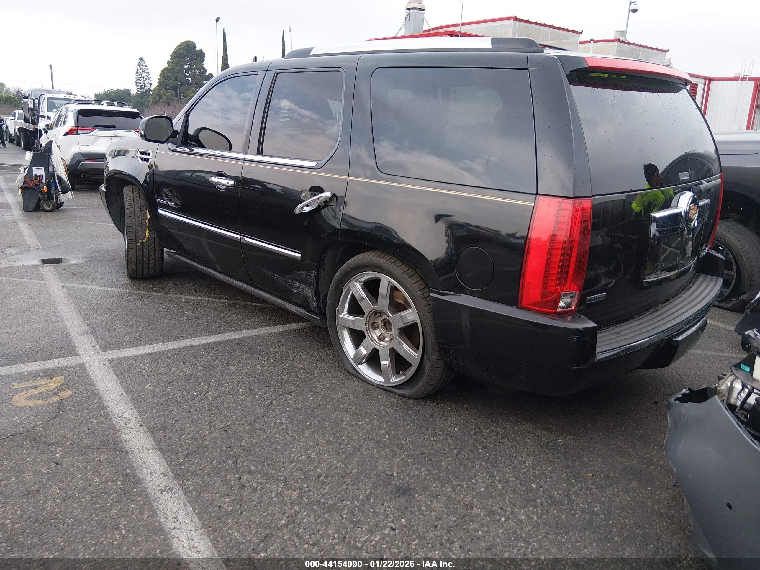 CADILLAC ESCALADE image 3