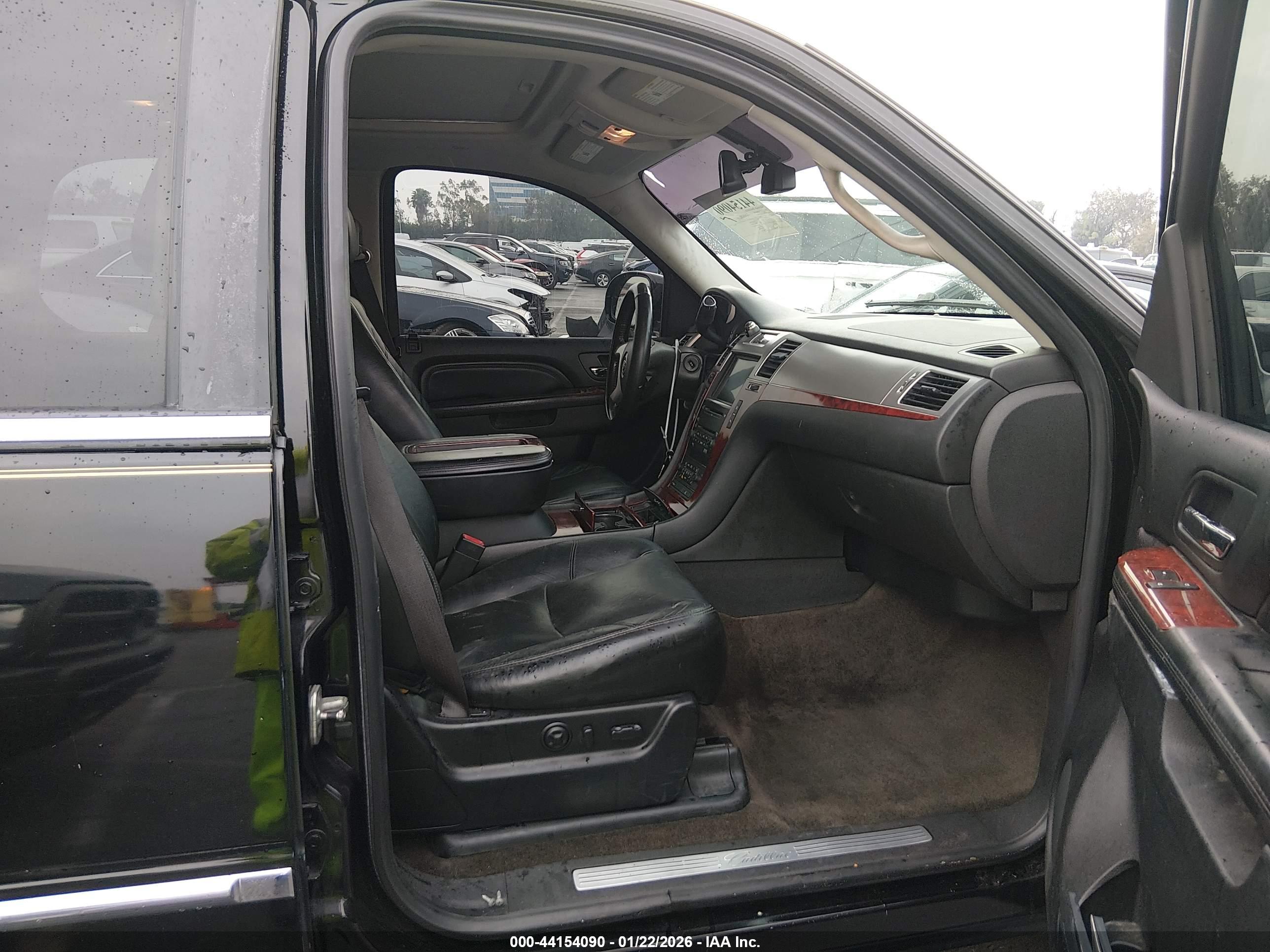 CADILLAC ESCALADE image 5