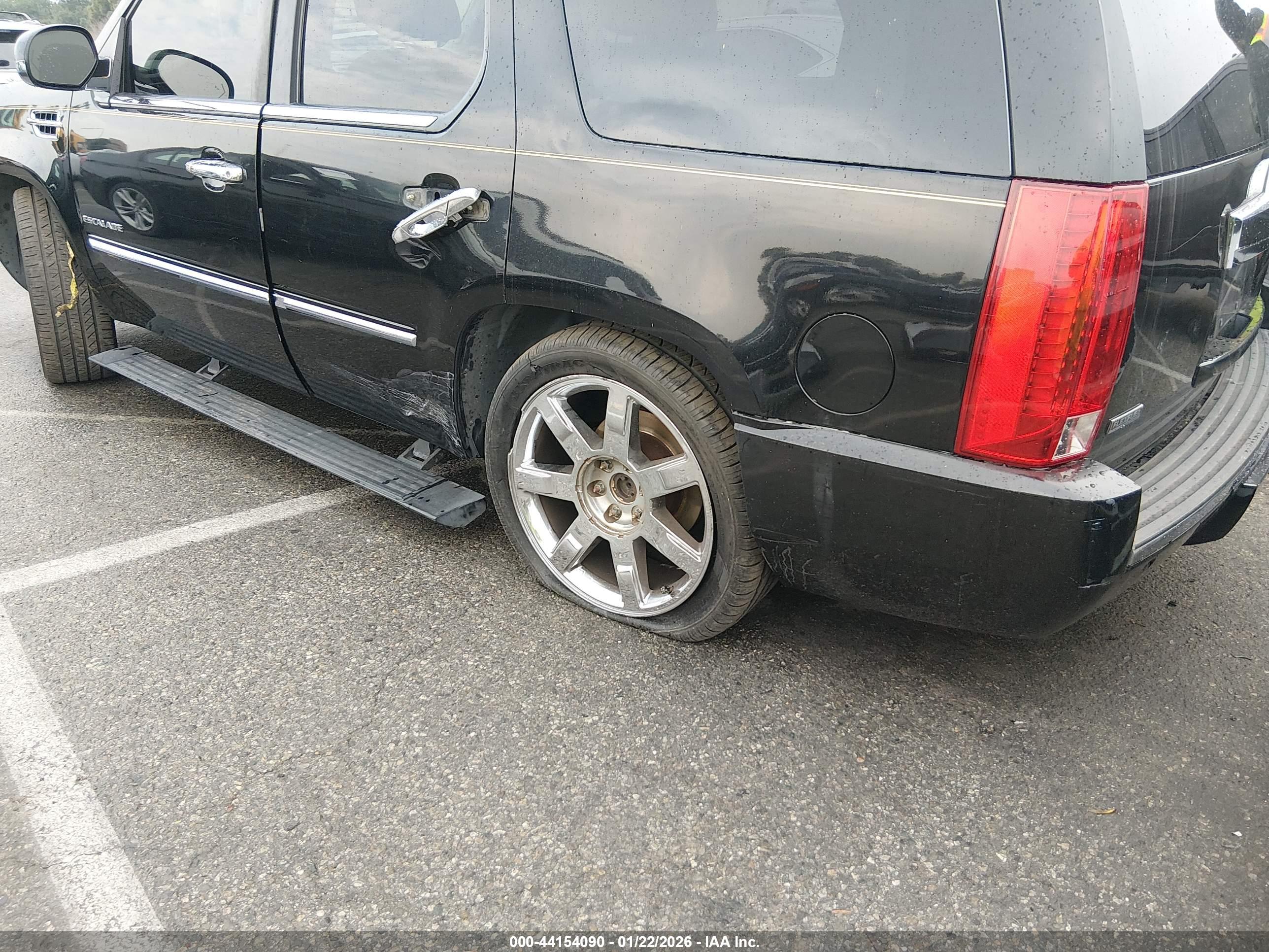 CADILLAC ESCALADE image 6