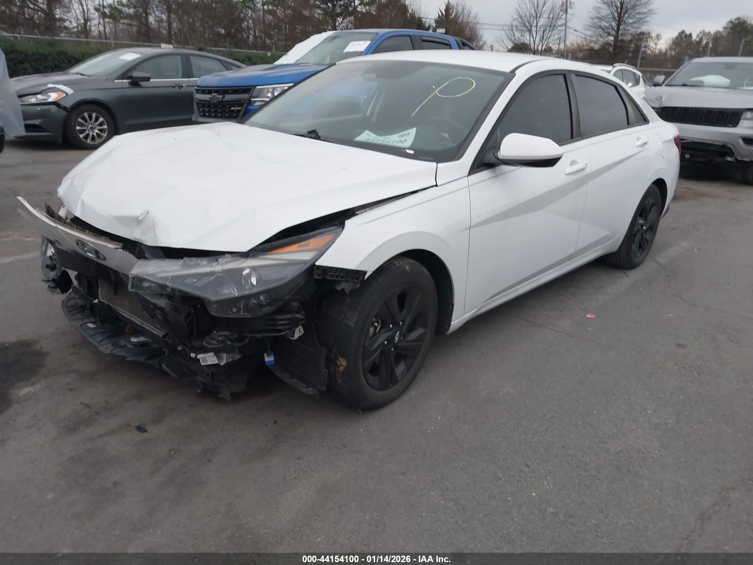 HYUNDAI ELANTRA image 2