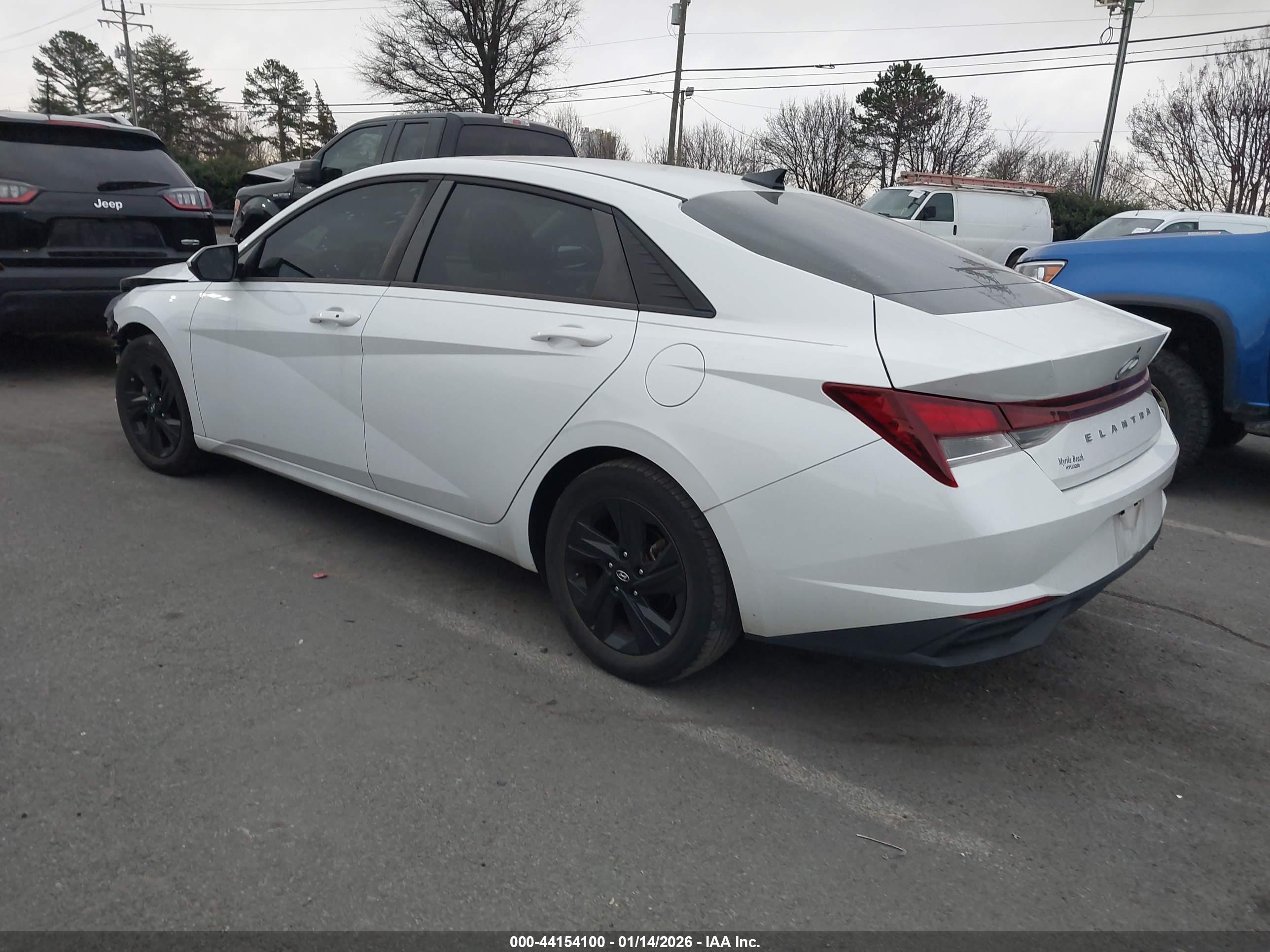 HYUNDAI ELANTRA image 3