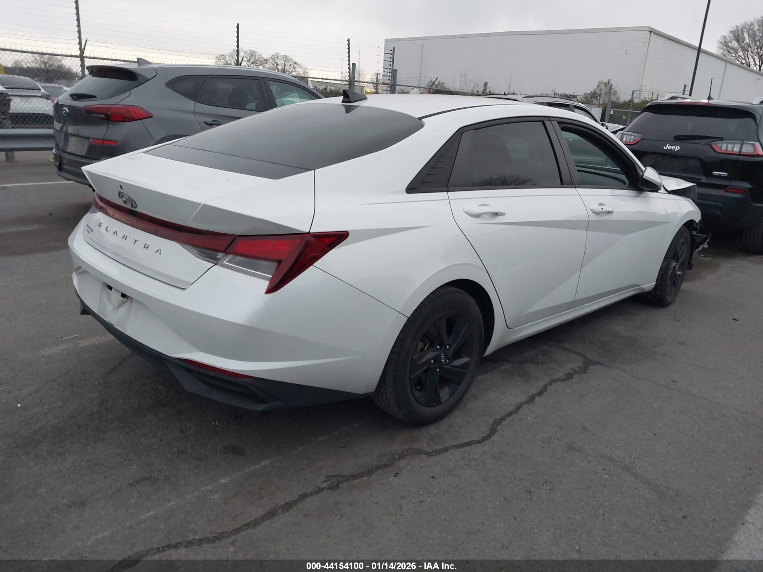 HYUNDAI ELANTRA image 4