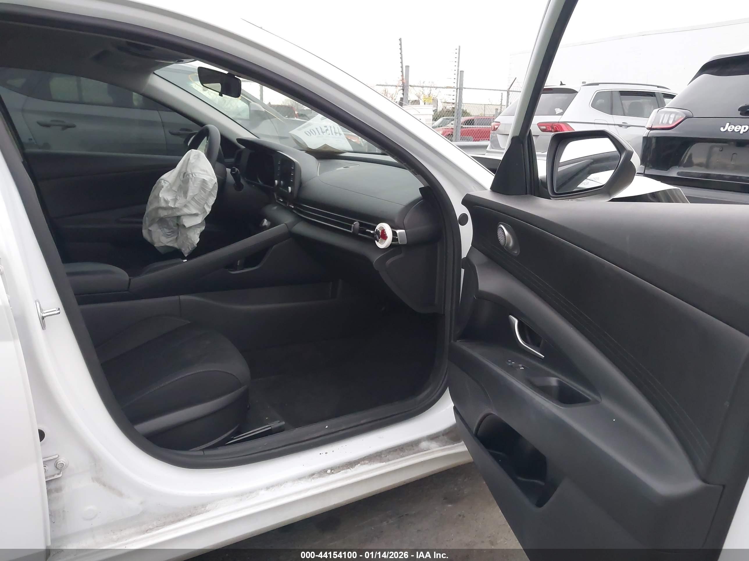 HYUNDAI ELANTRA image 5