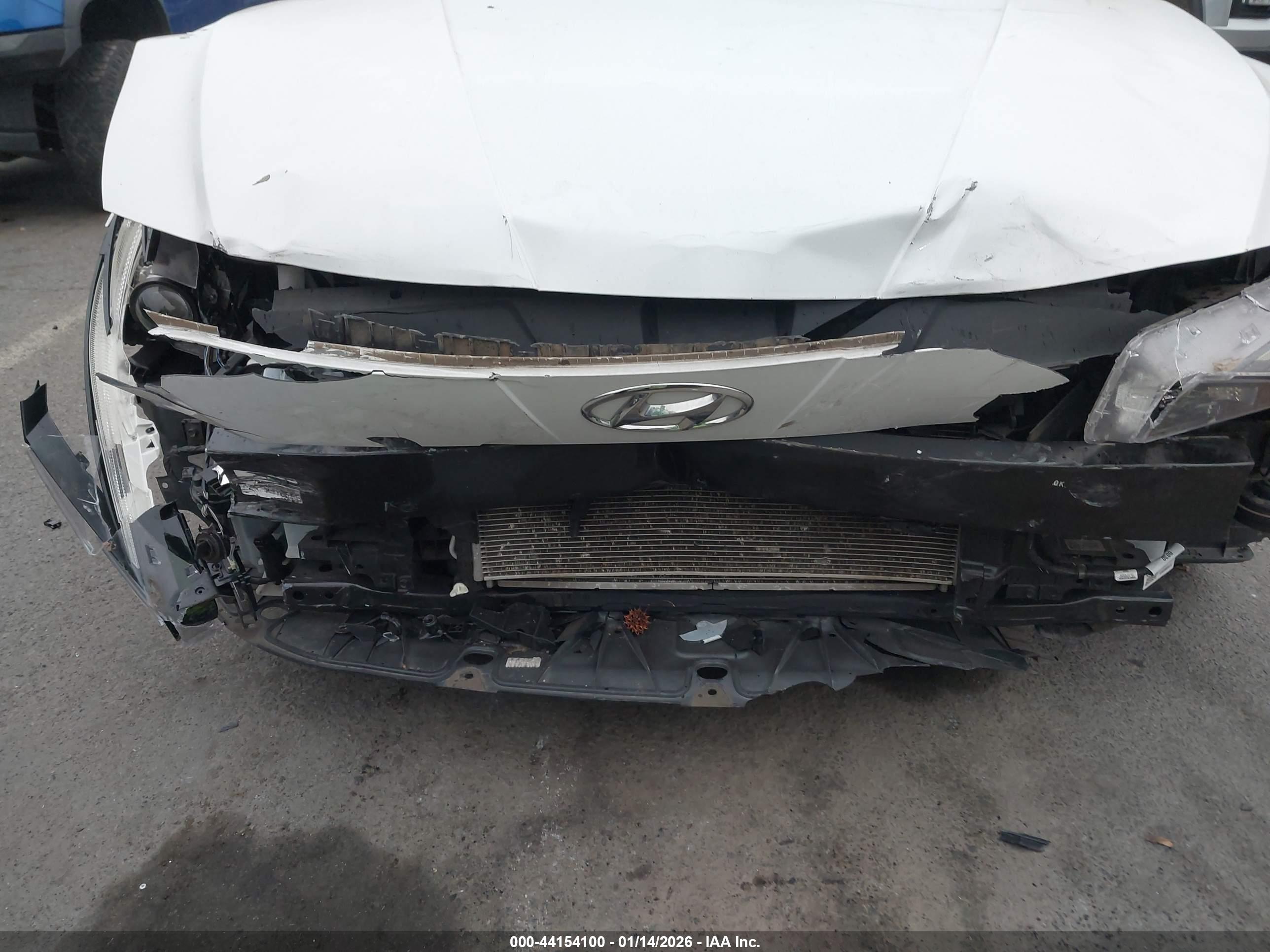 HYUNDAI ELANTRA image 6