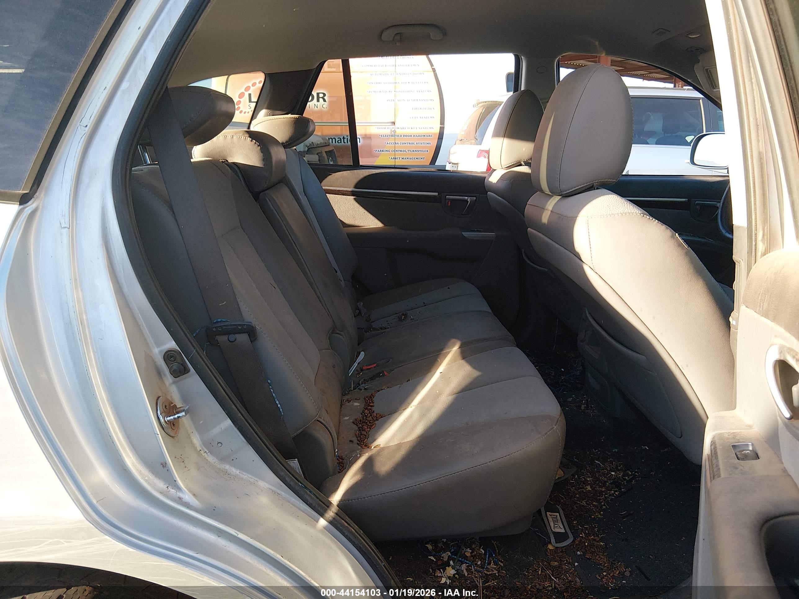 HYUNDAI SANTA image 8