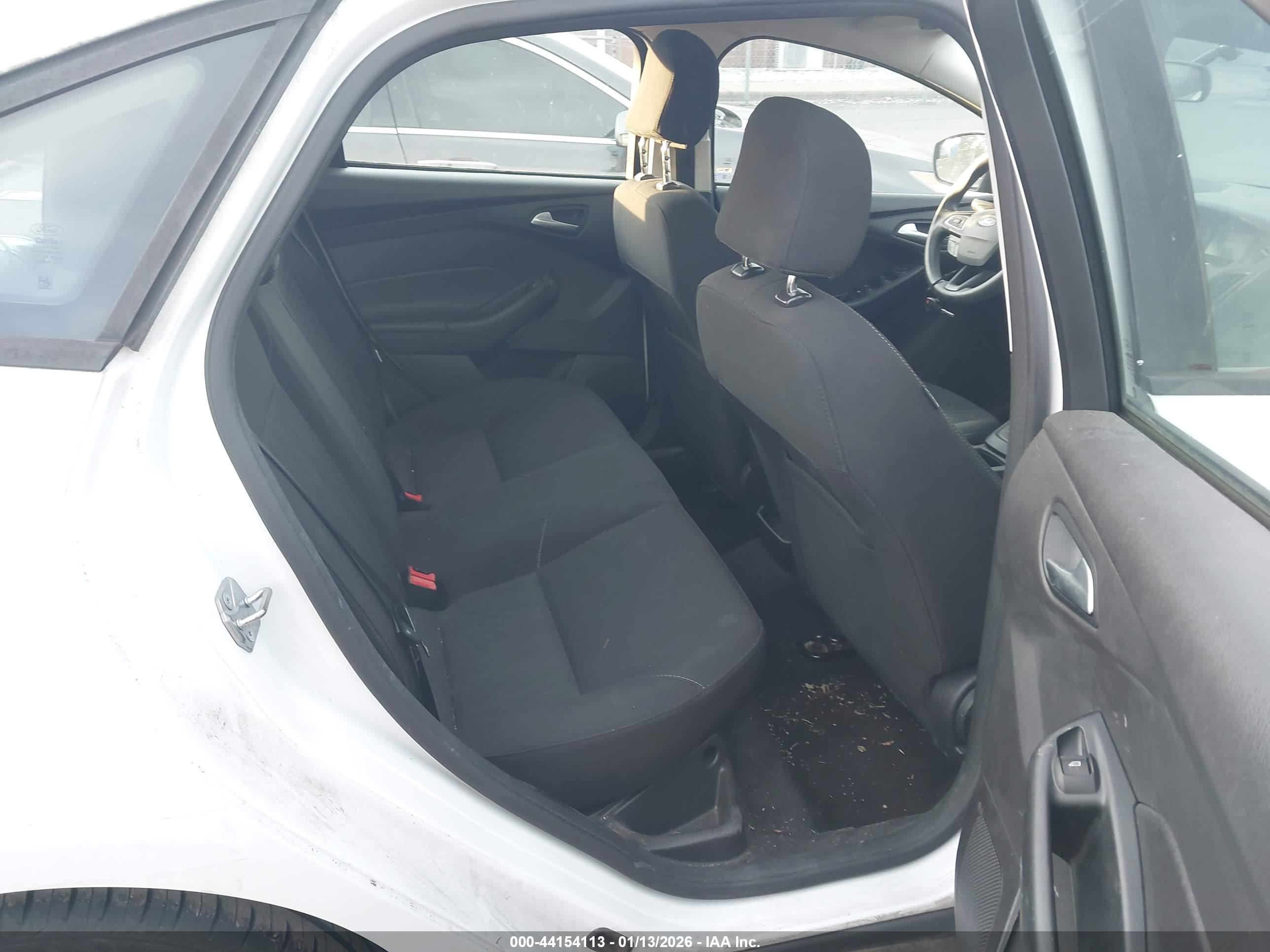 FORD FOCUS image 8