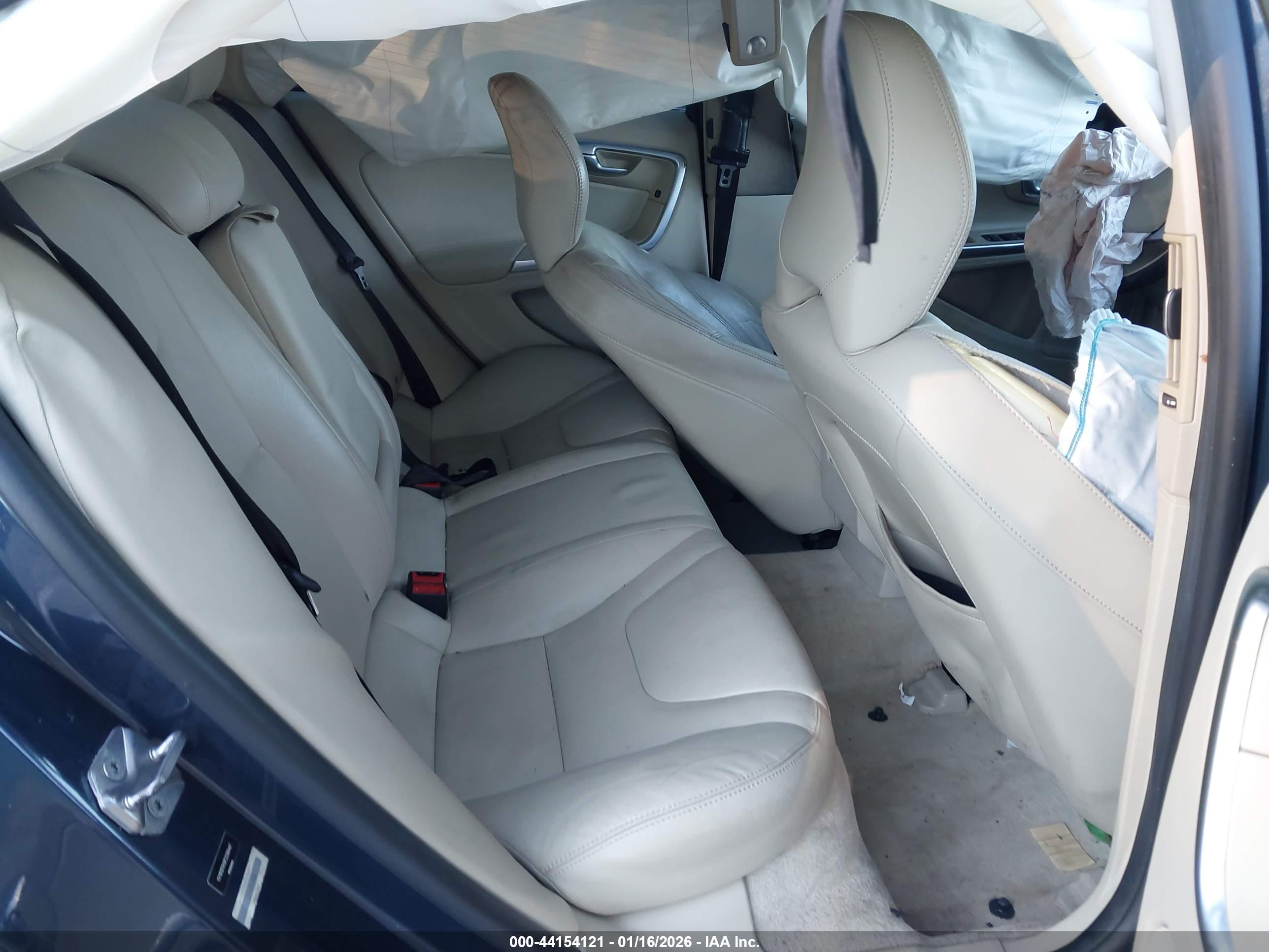 VOLVO S60 image 8