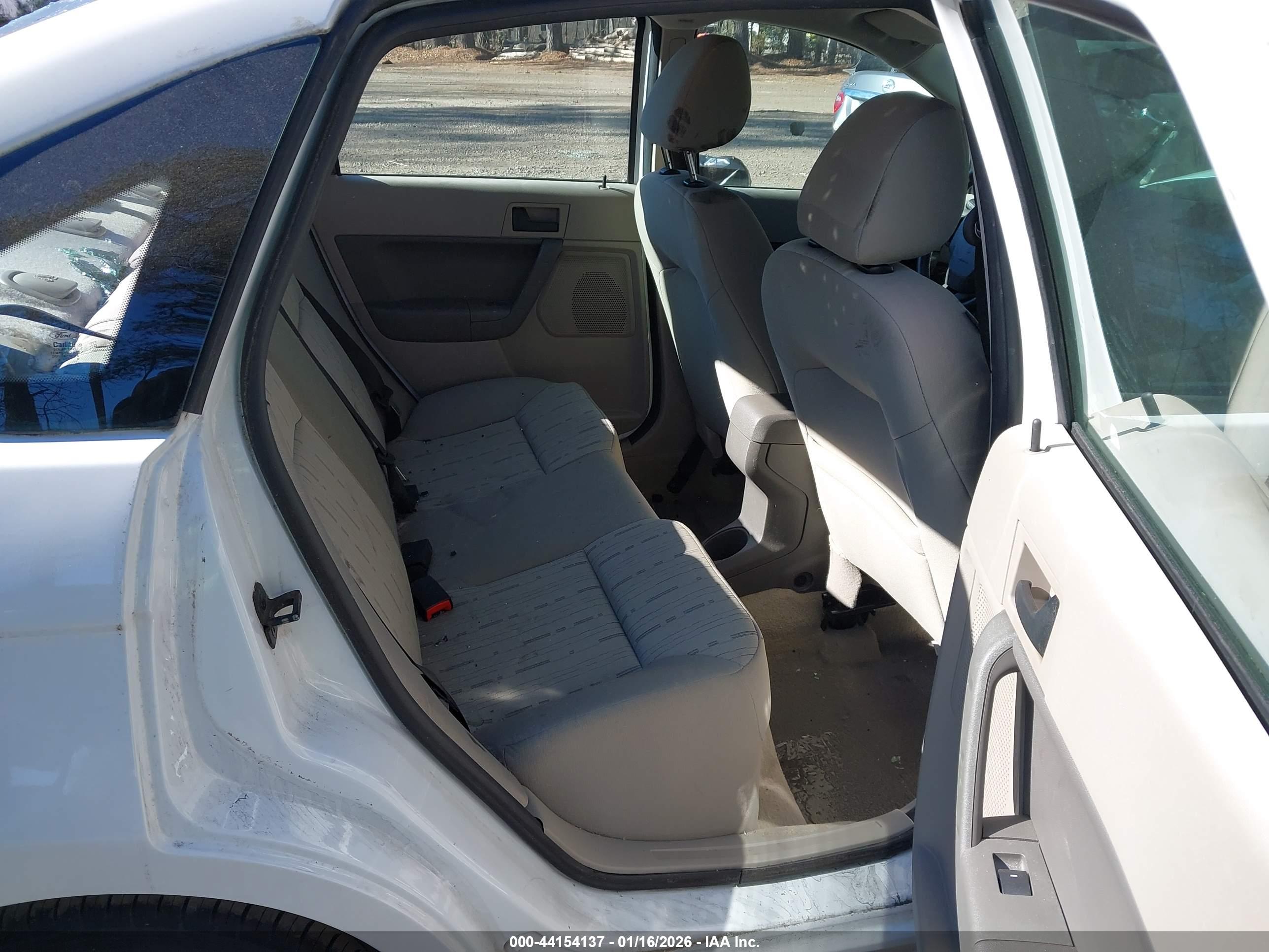 FORD FOCUS image 8