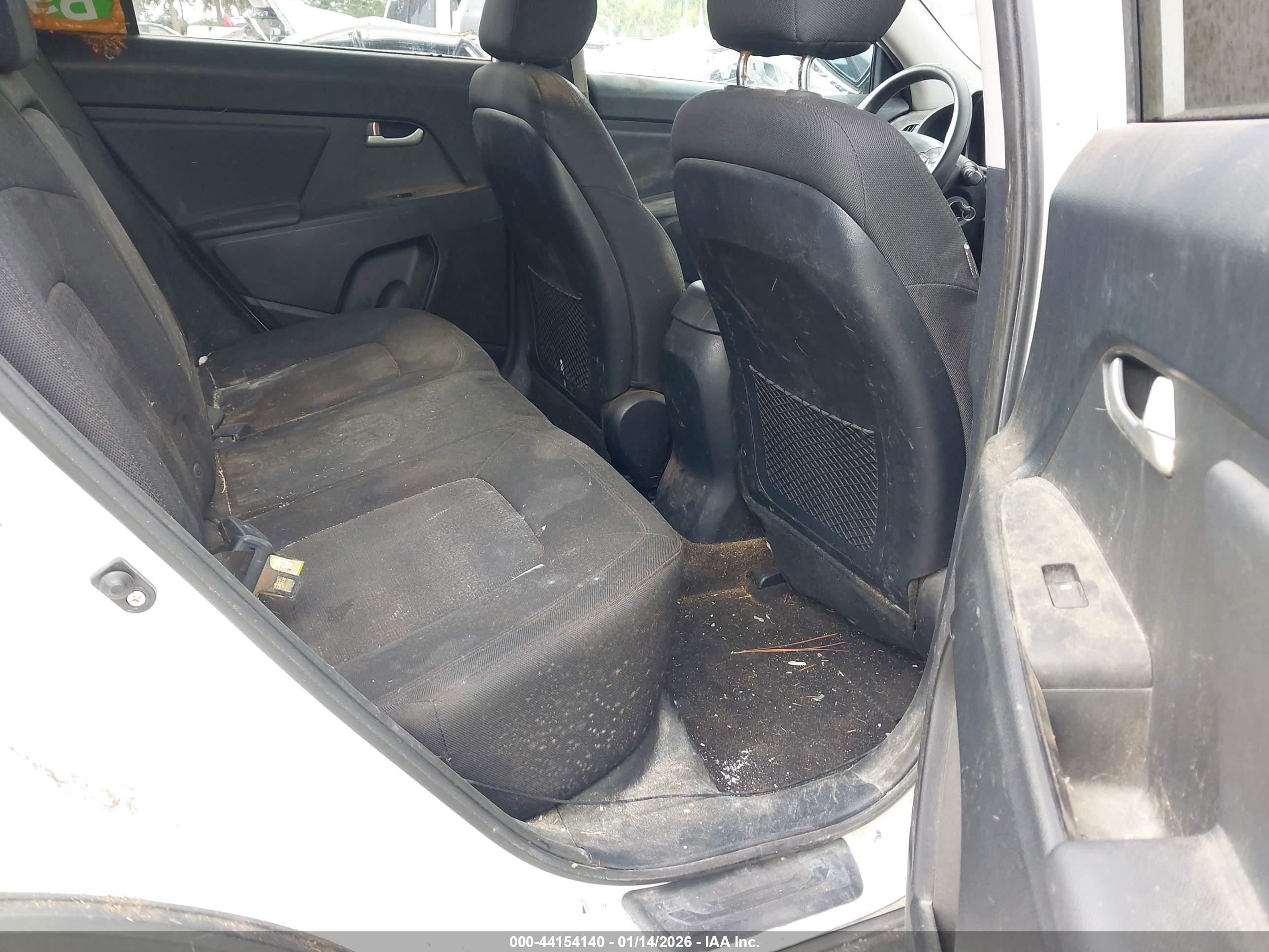KIA SPORTAGE image 8
