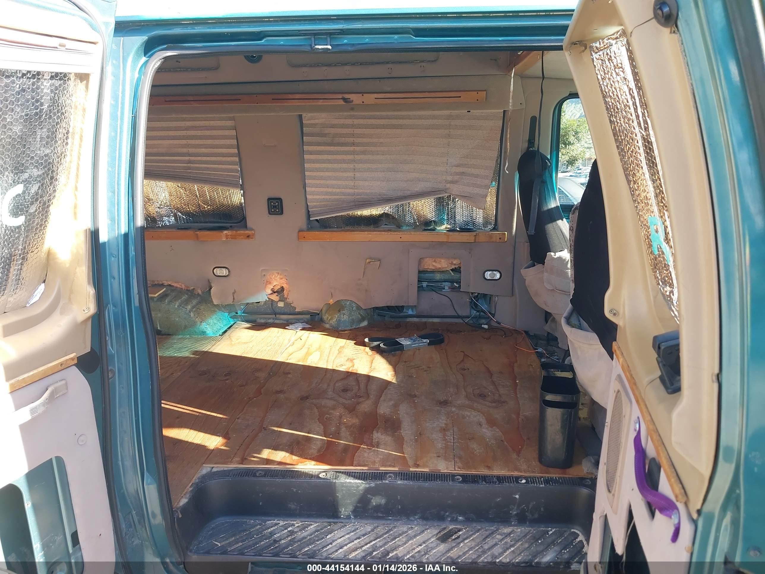 FORD E-150 image 8