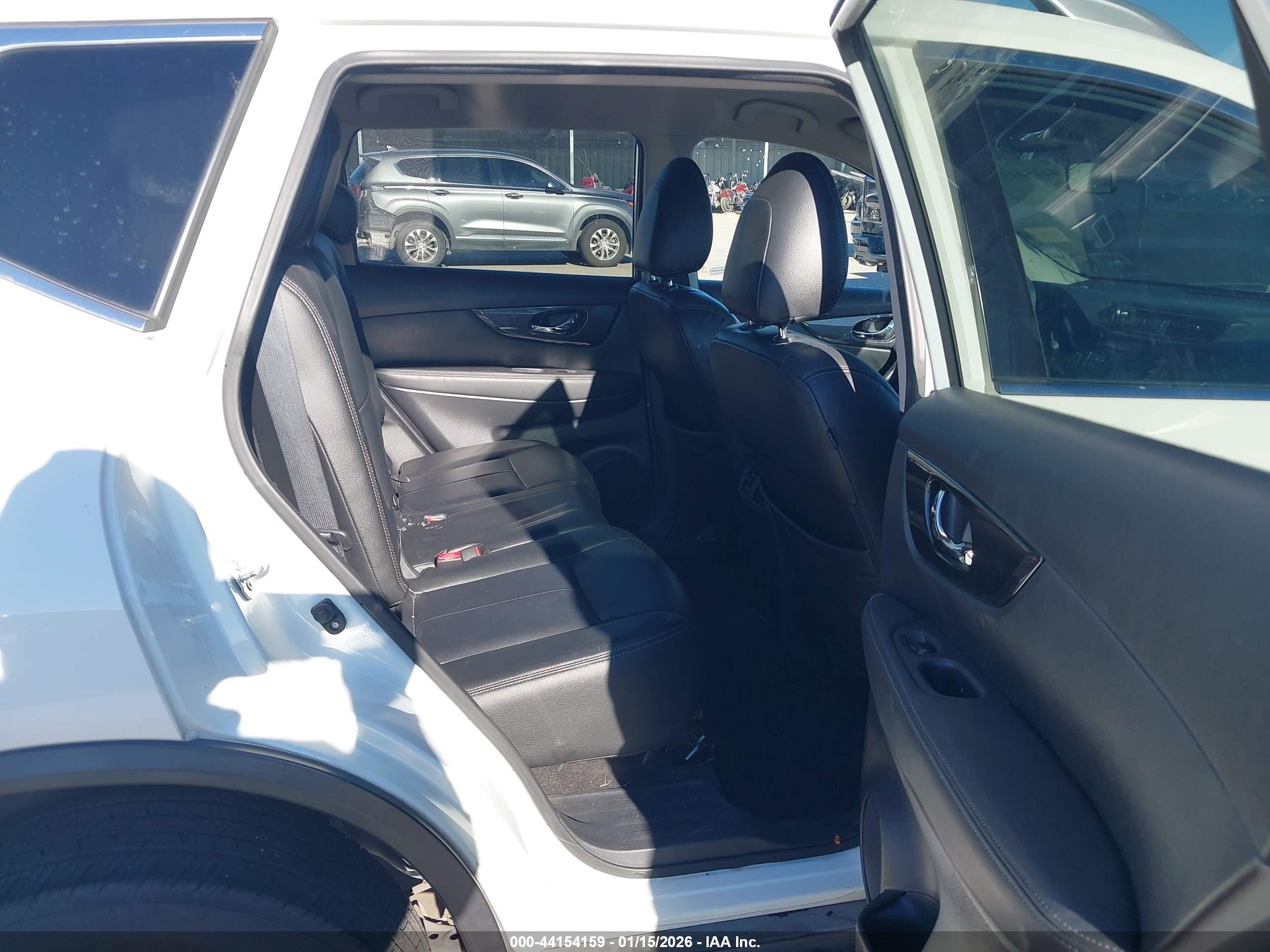NISSAN ROGUE image 8