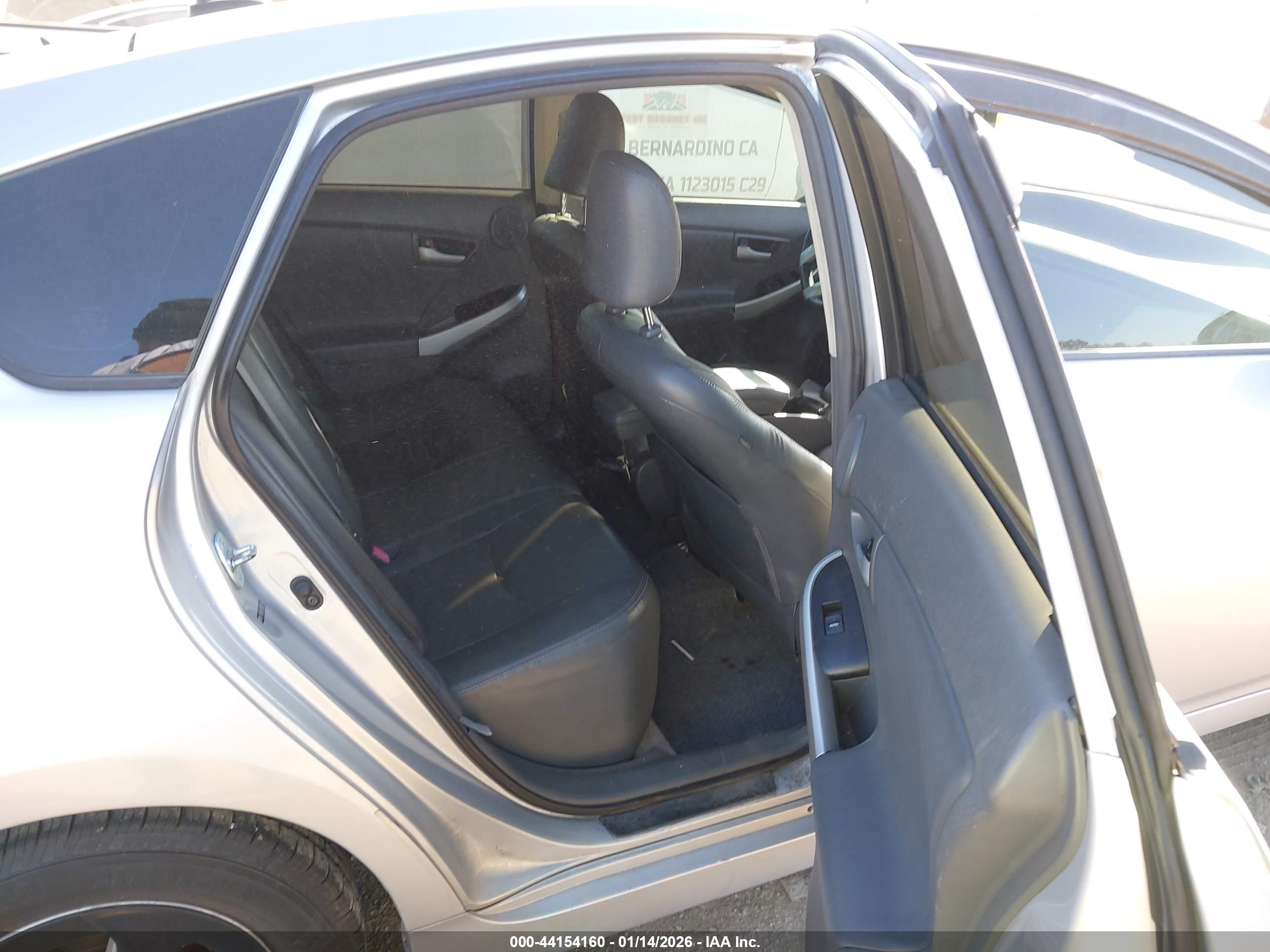 TOYOTA PRIUS image 8