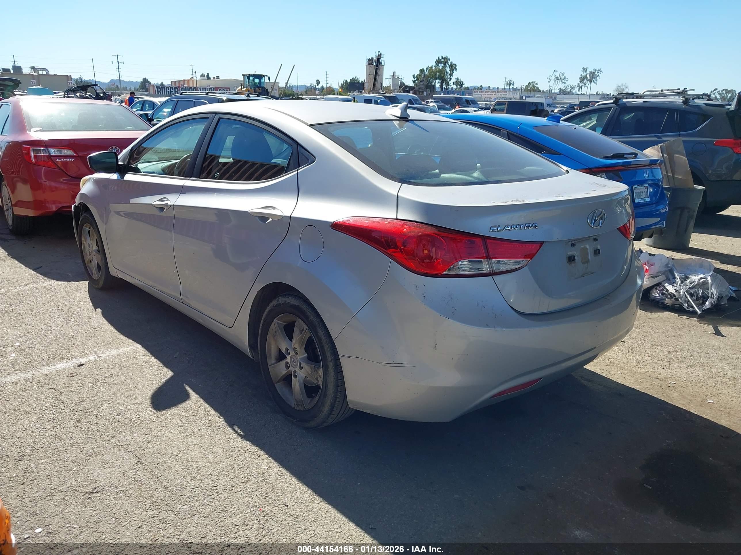 HYUNDAI ELANTRA image 3
