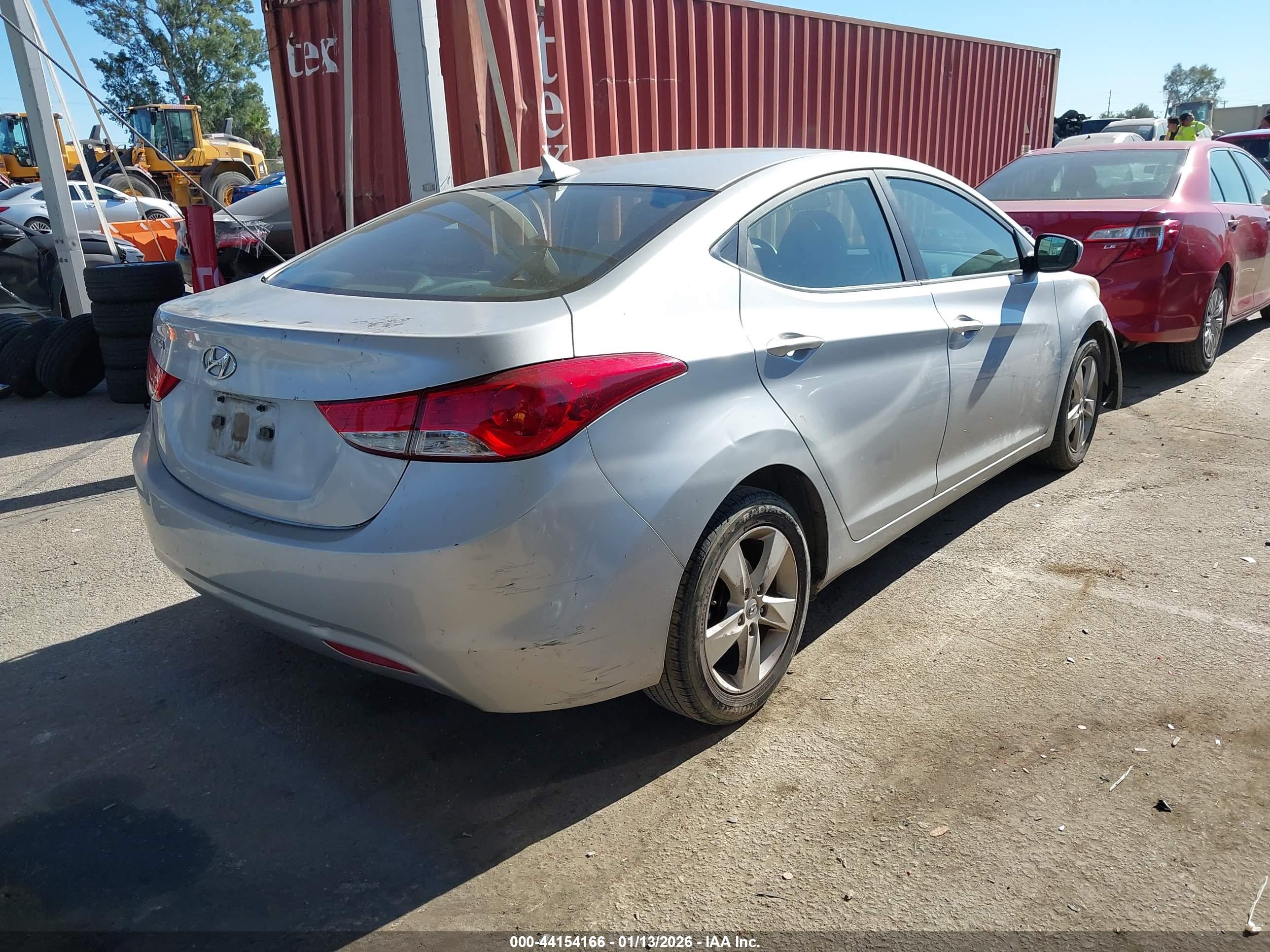 HYUNDAI ELANTRA image 4