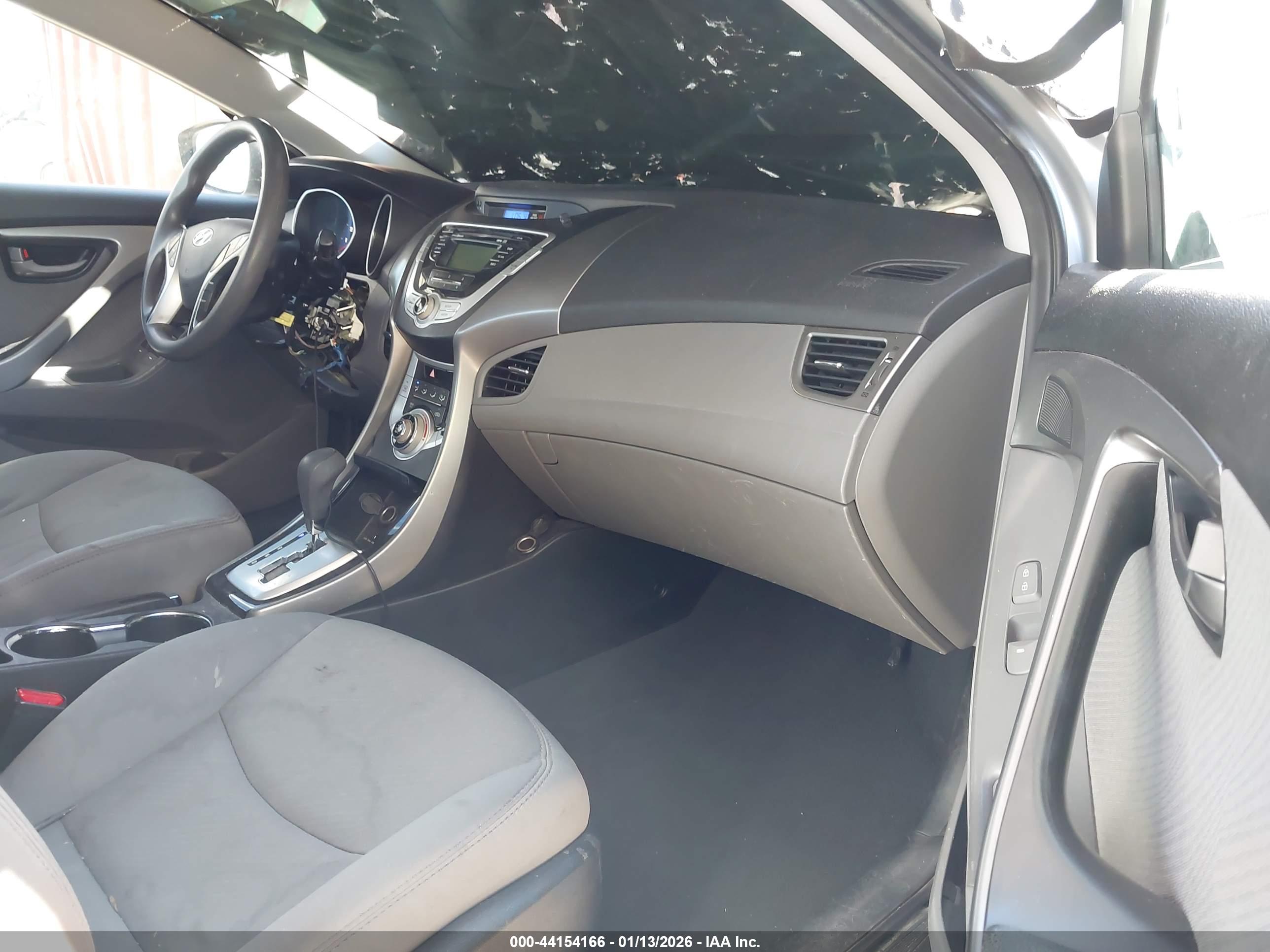 HYUNDAI ELANTRA image 5