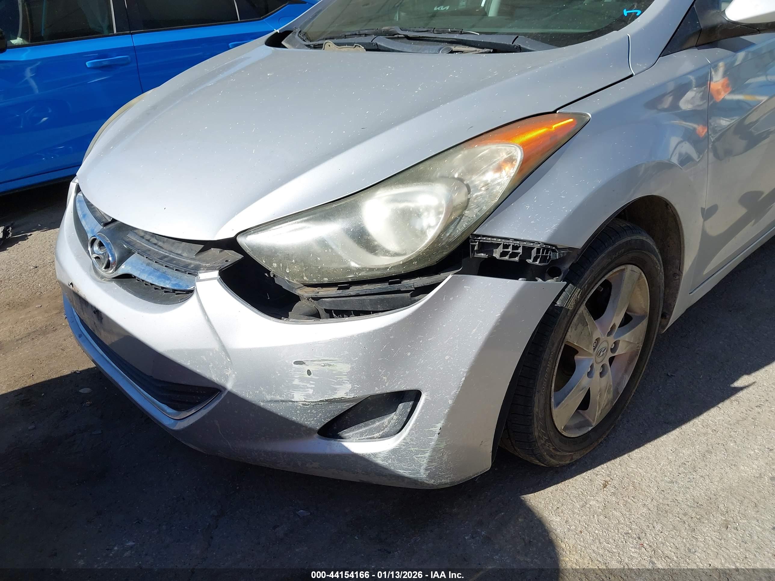 HYUNDAI ELANTRA image 6