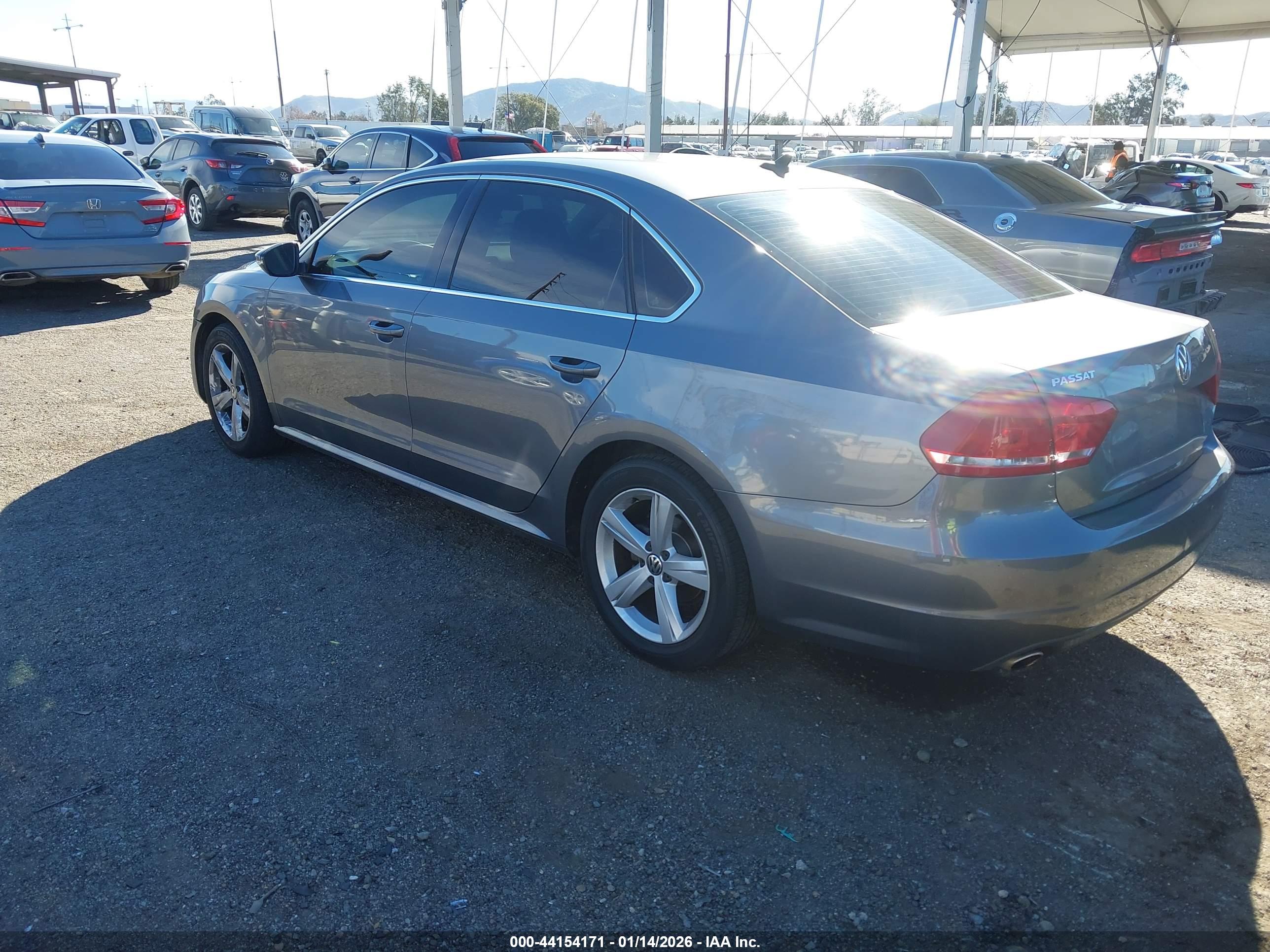VOLKSWAGEN PASSAT image 3
