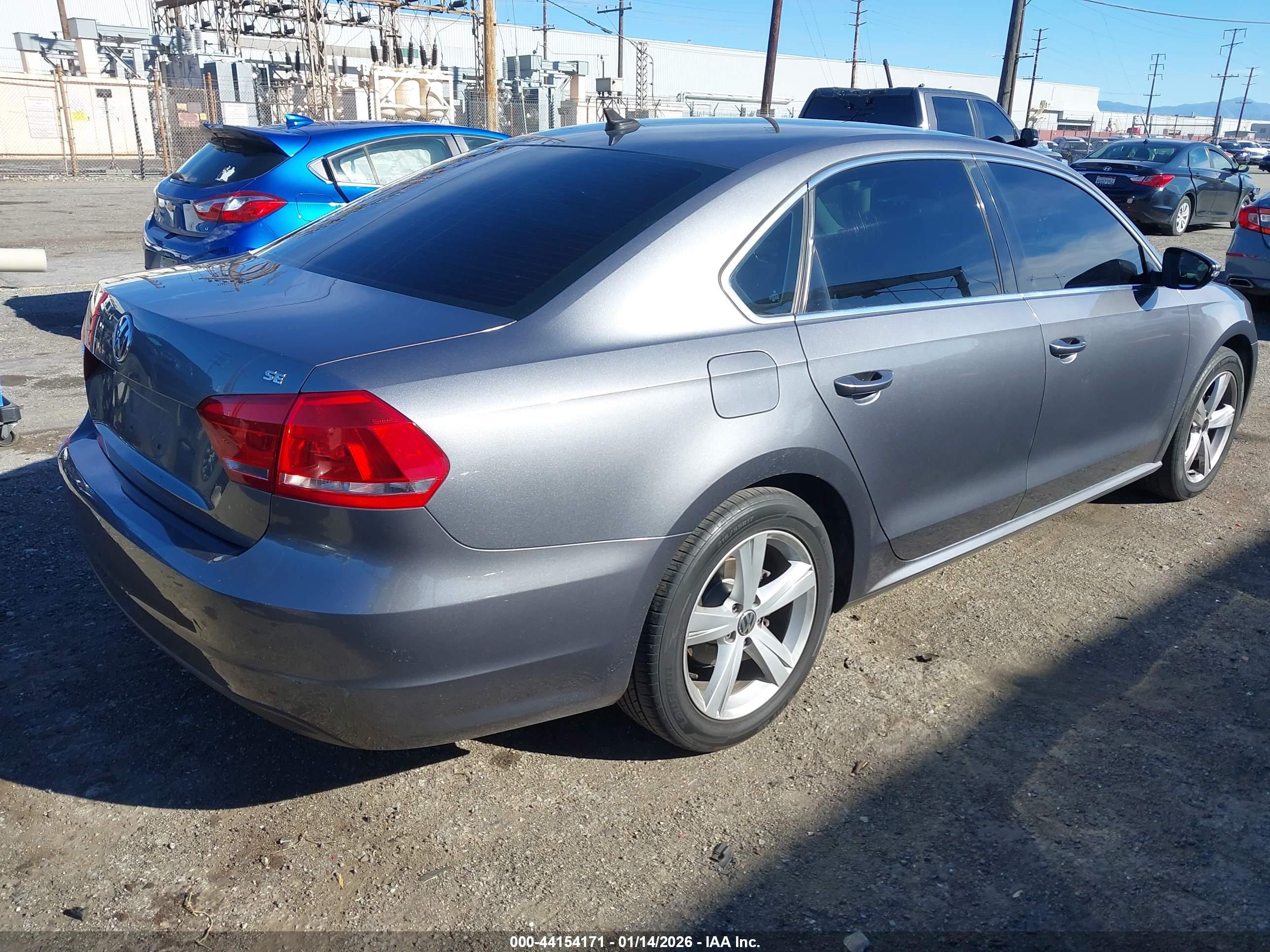 VOLKSWAGEN PASSAT image 4
