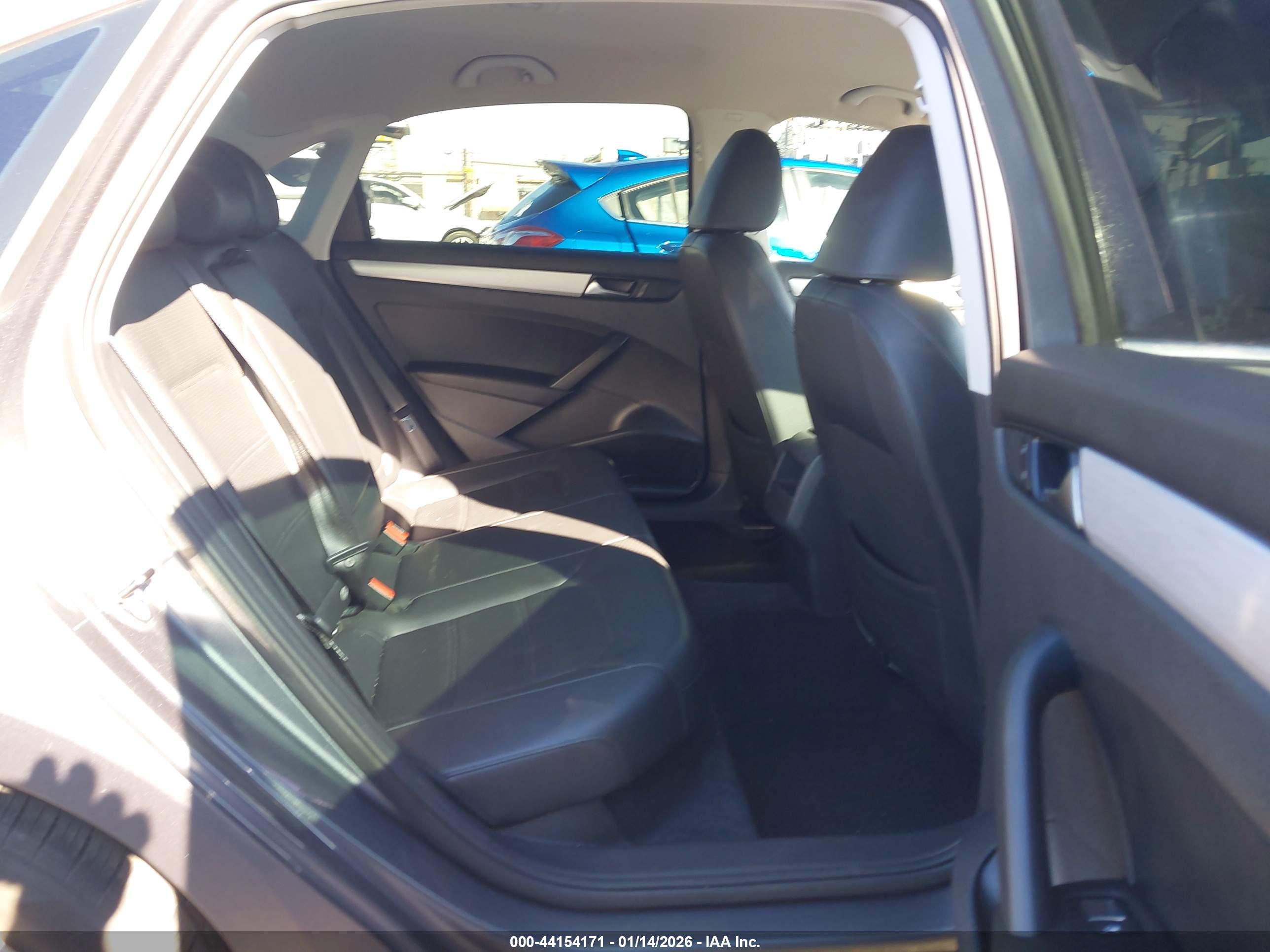 VOLKSWAGEN PASSAT image 8