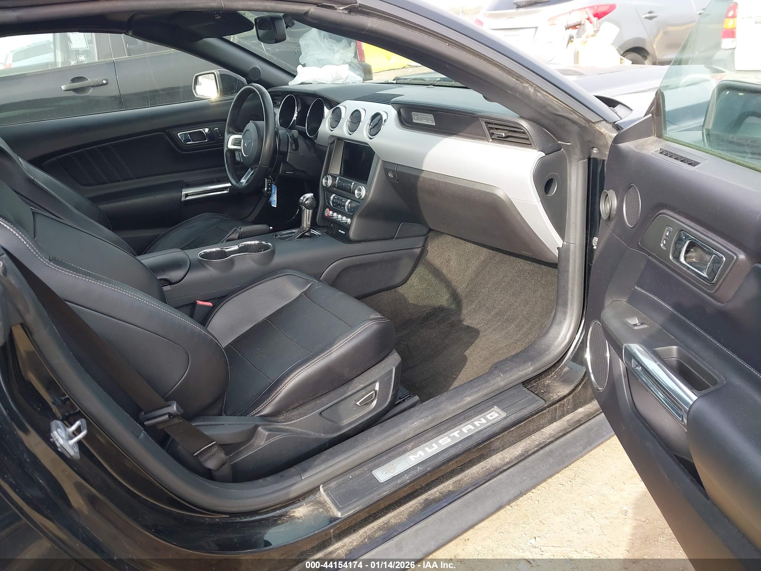 FORD MUSTANG image 5