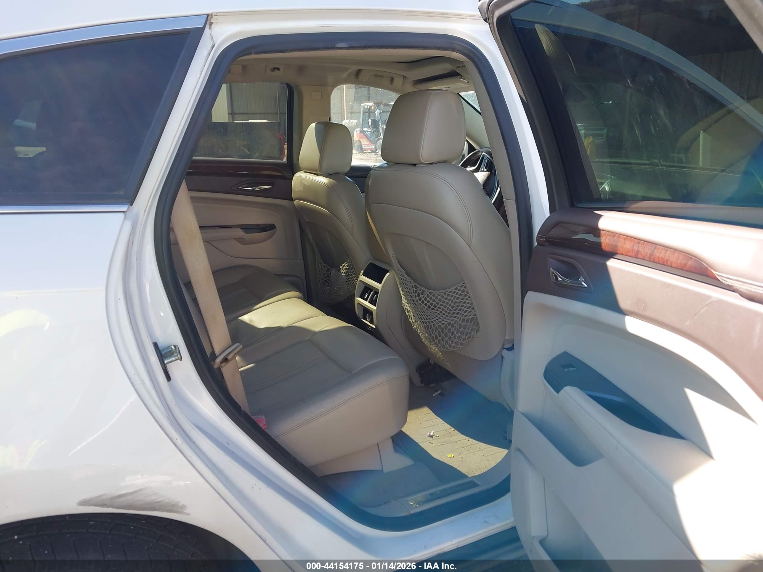 CADILLAC SRX image 8