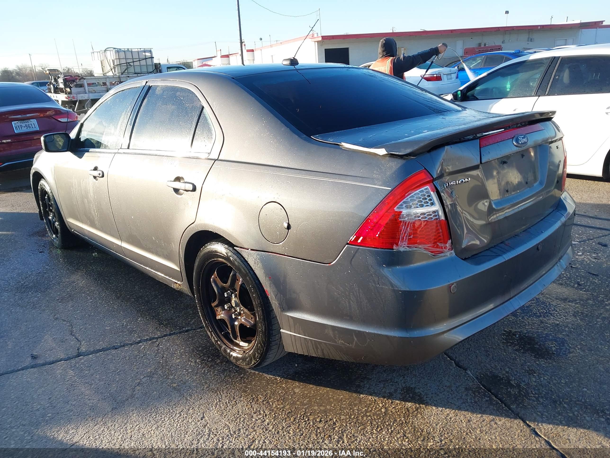 FORD FUSION image 3
