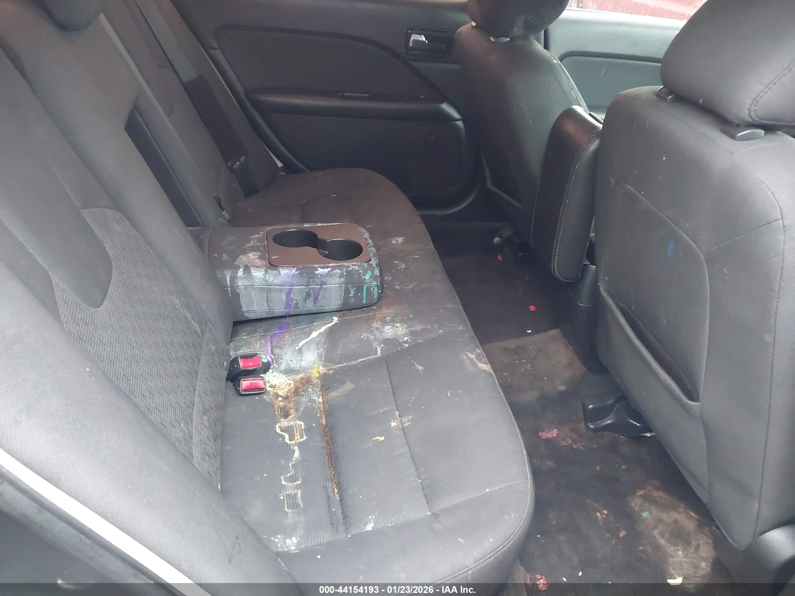 FORD FUSION image 8