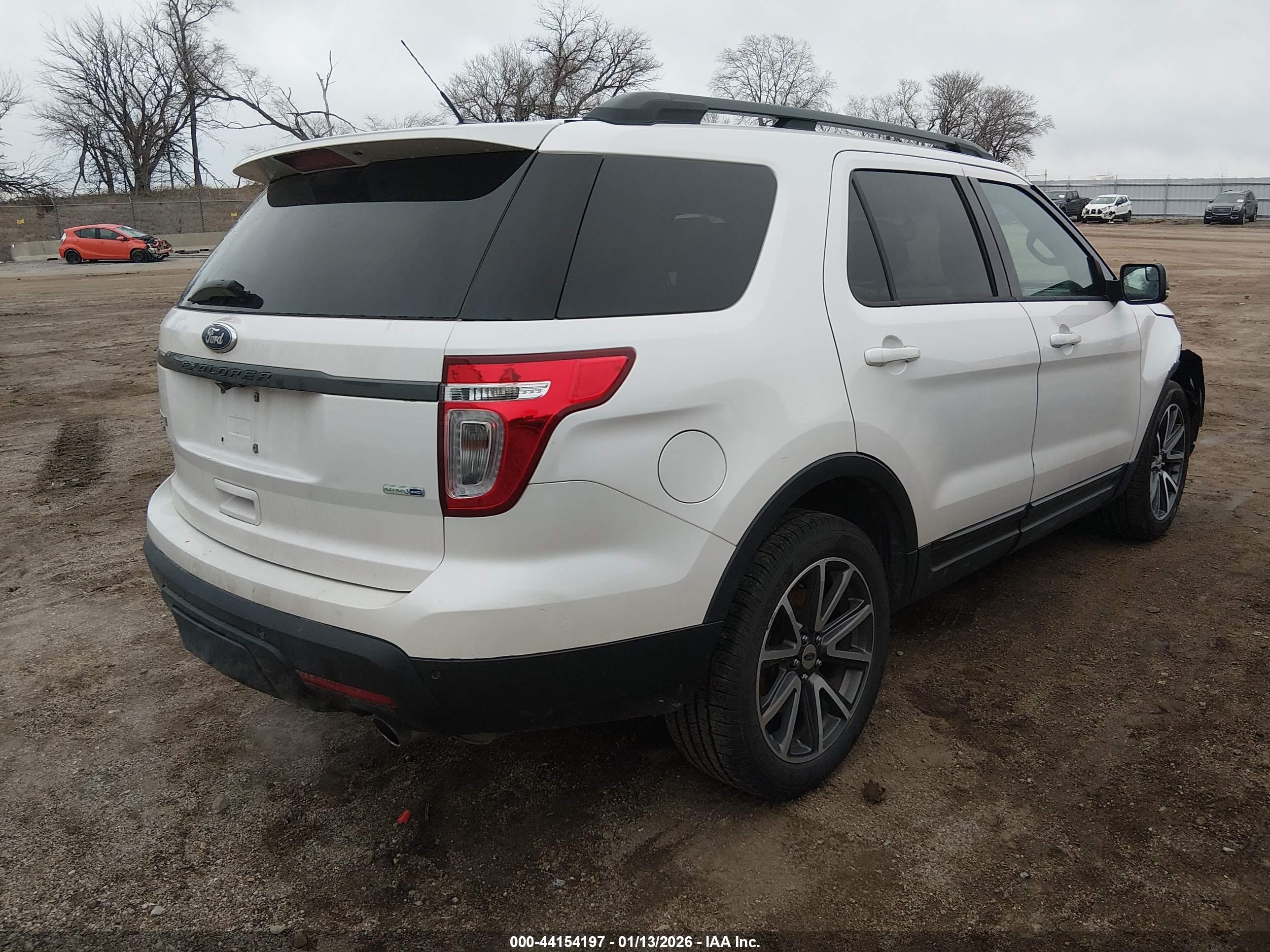FORD EXPLORER image 4