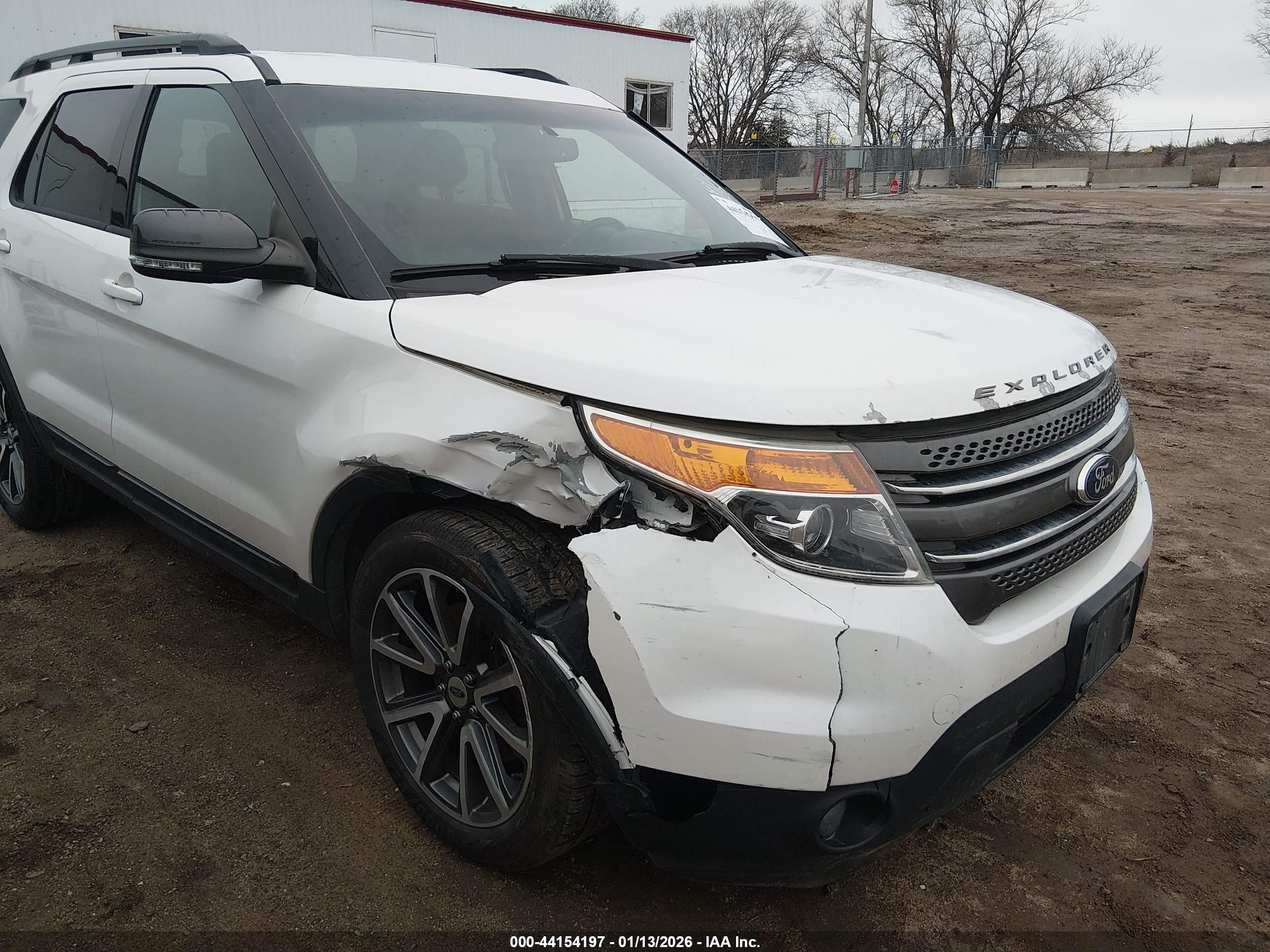 FORD EXPLORER image 6