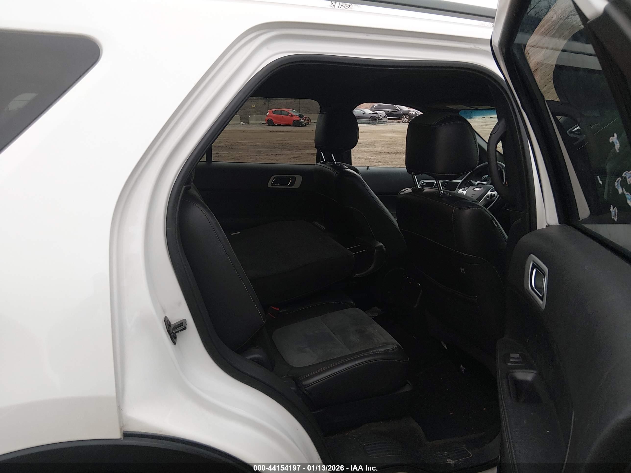 FORD EXPLORER image 8