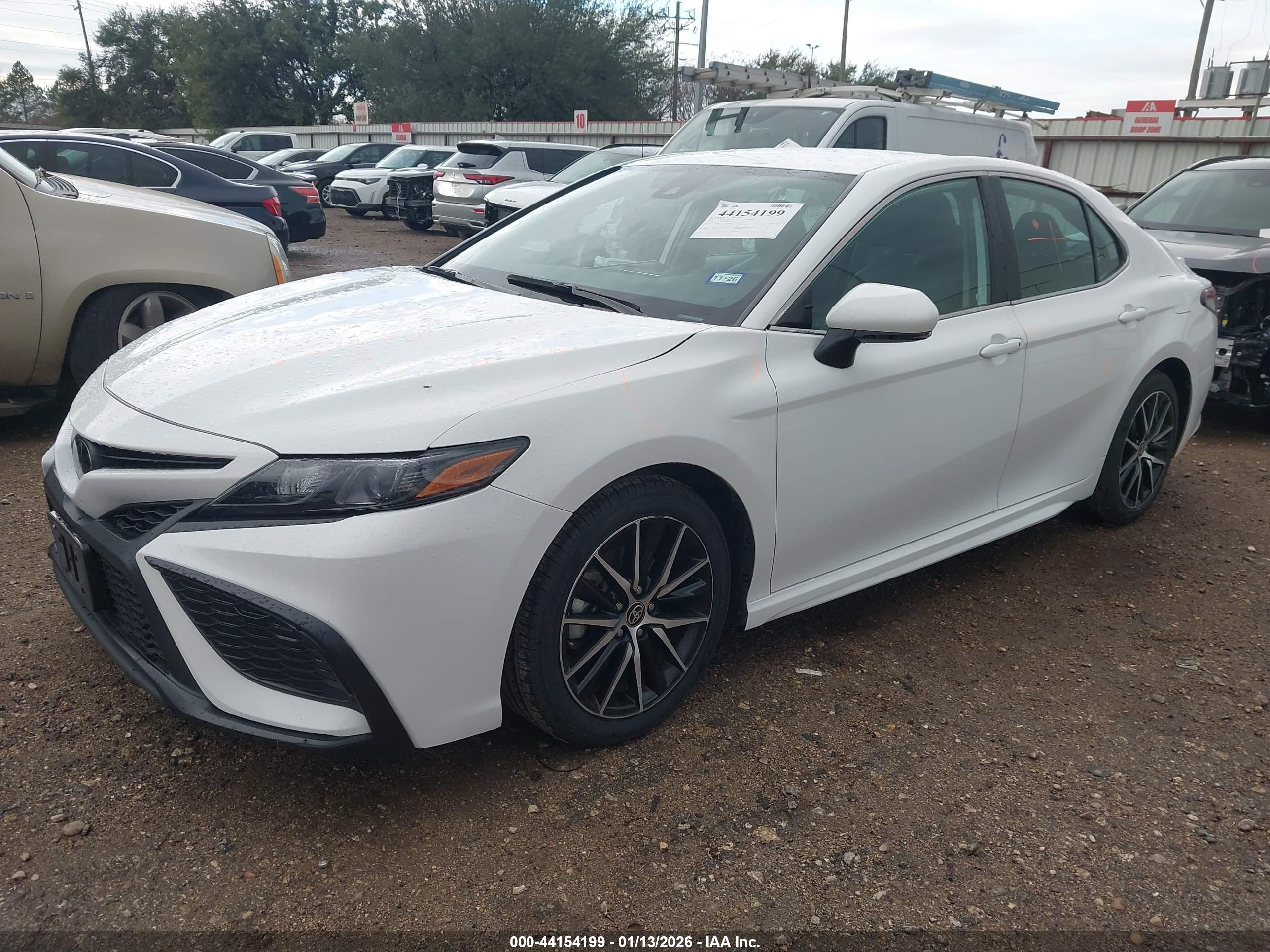 TOYOTA CAMRY image 2