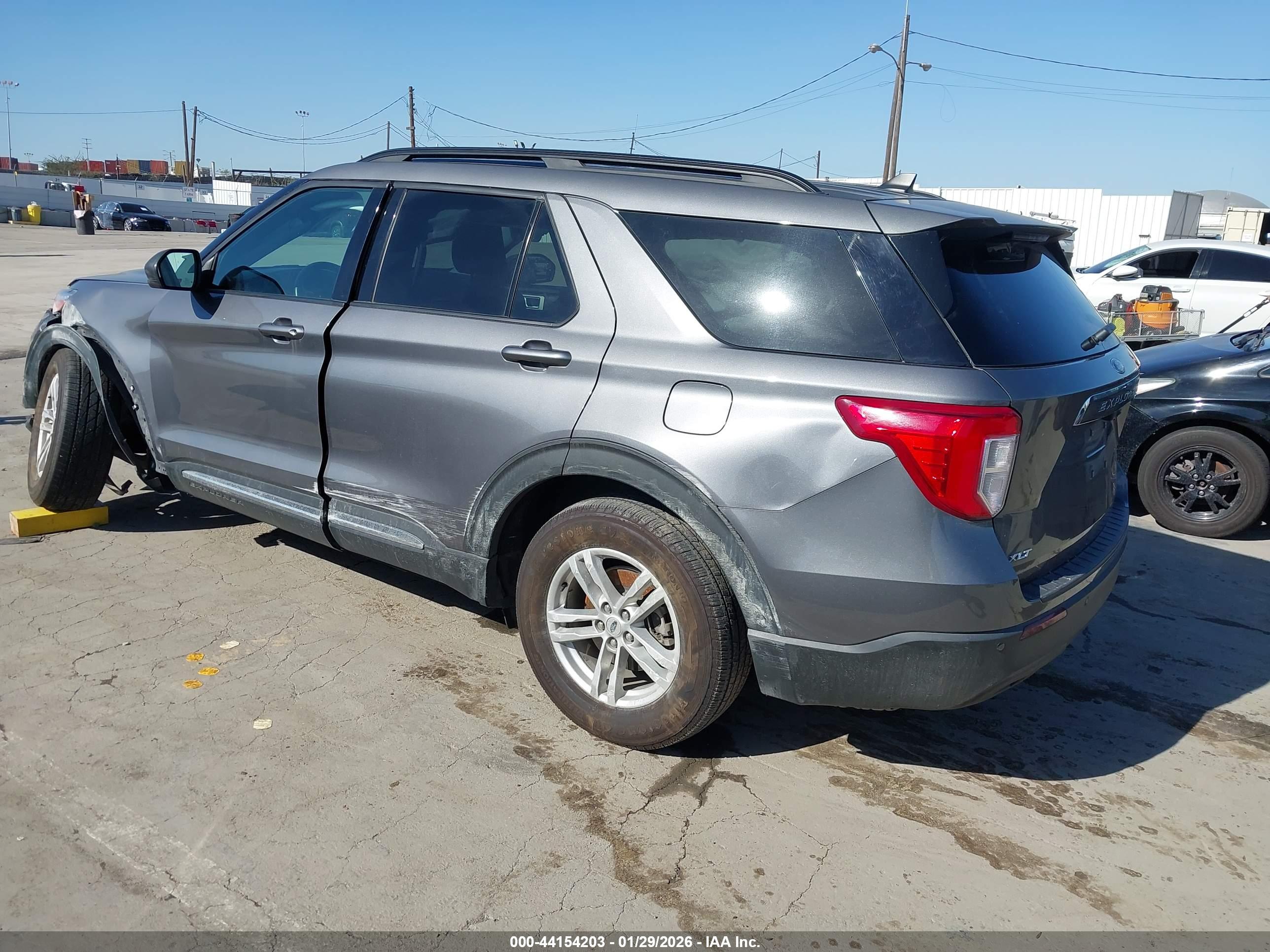 FORD EXPLORER image 3