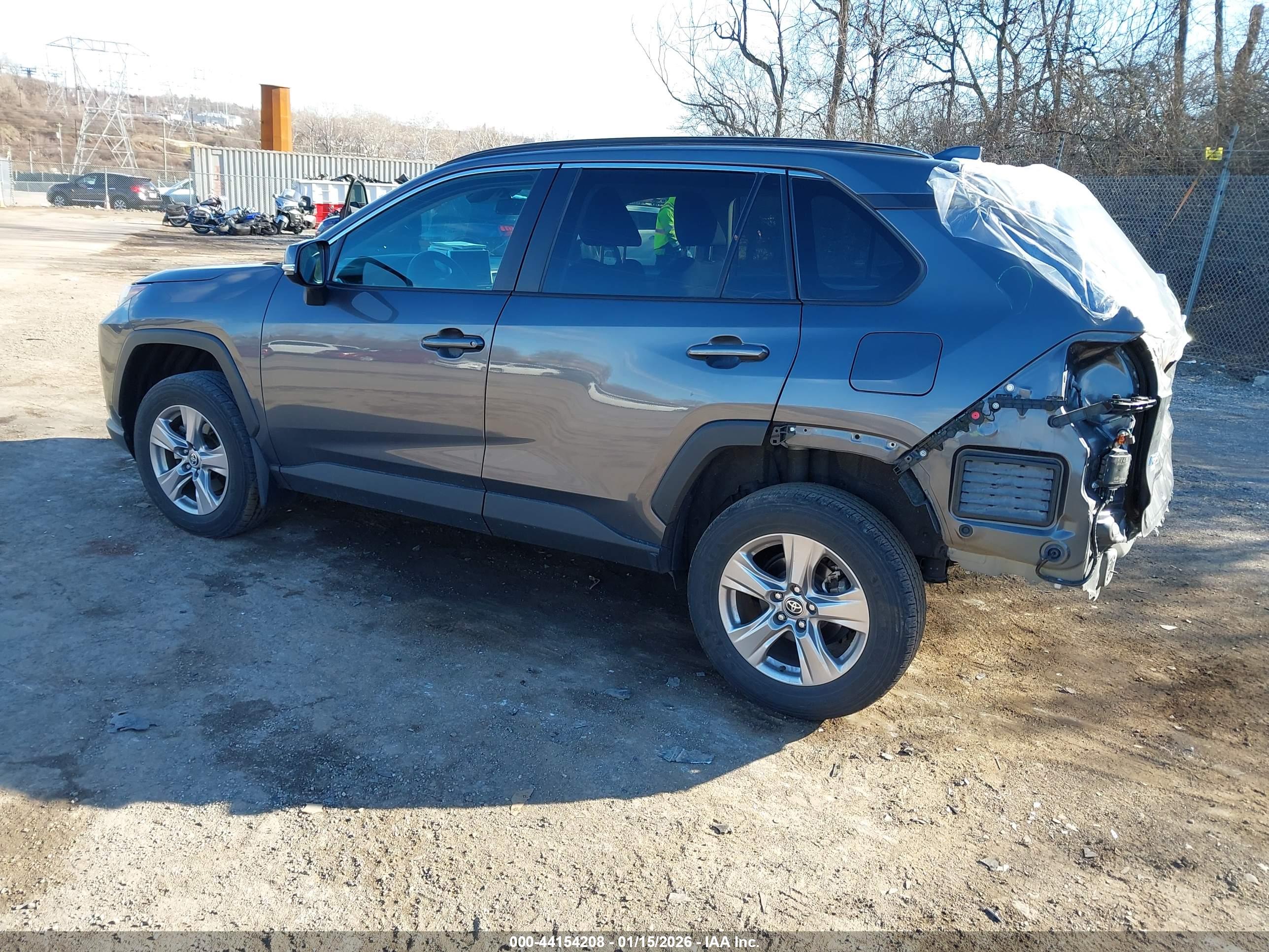 TOYOTA RAV4 image 3
