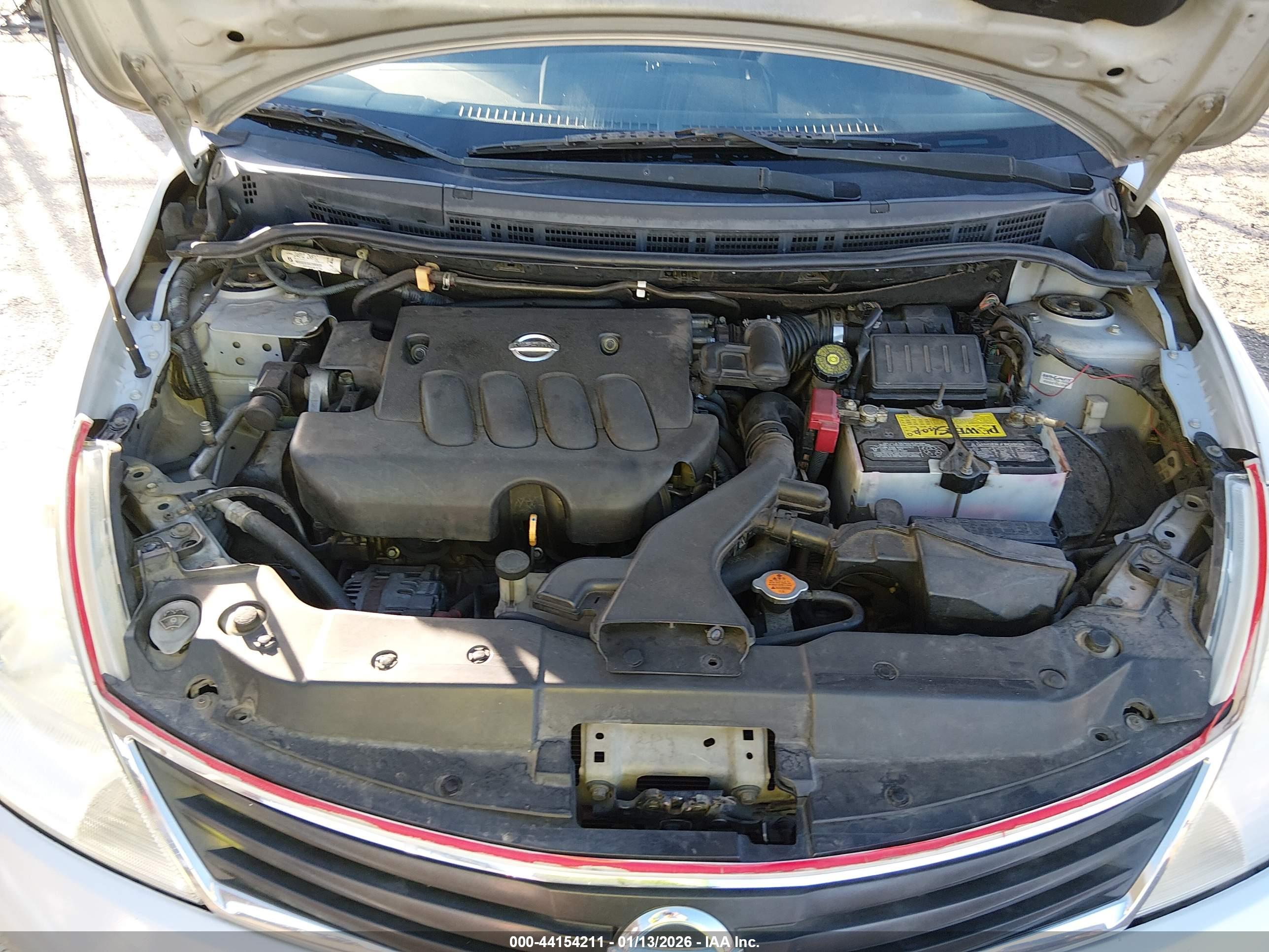 NISSAN VERSA image 10
