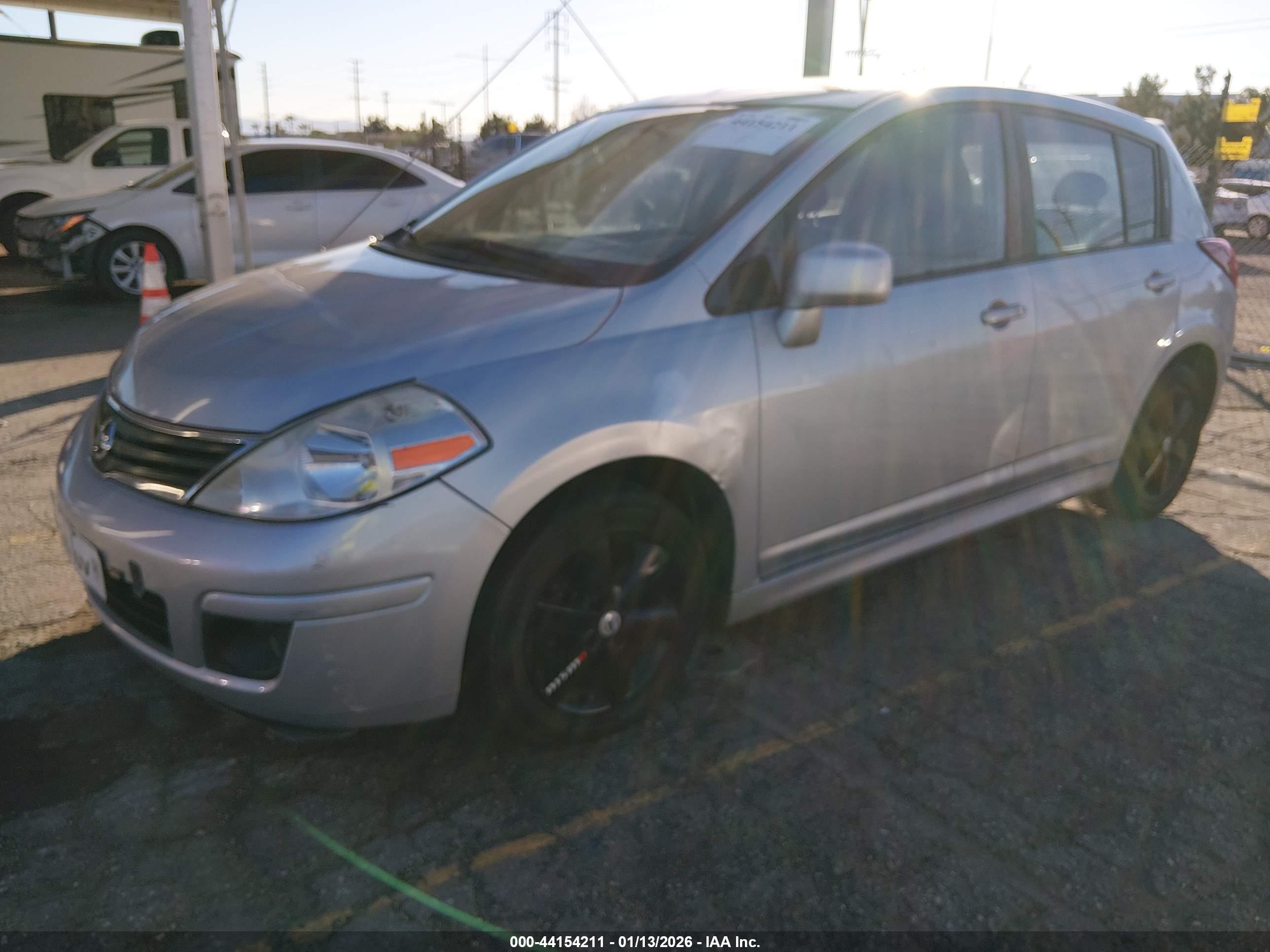 NISSAN VERSA image 2