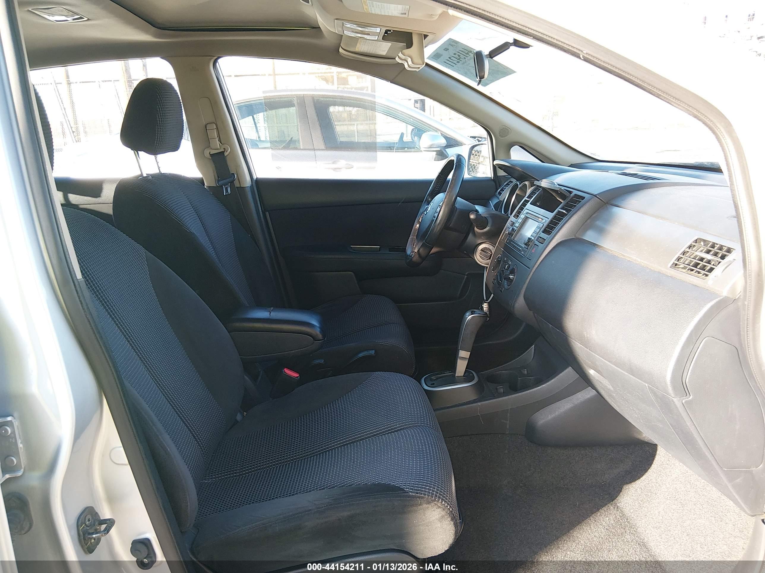 NISSAN VERSA image 5