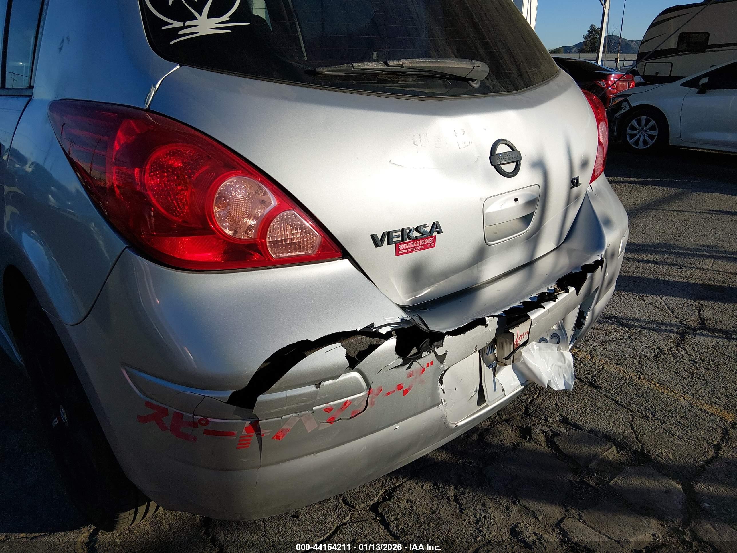 NISSAN VERSA image 6