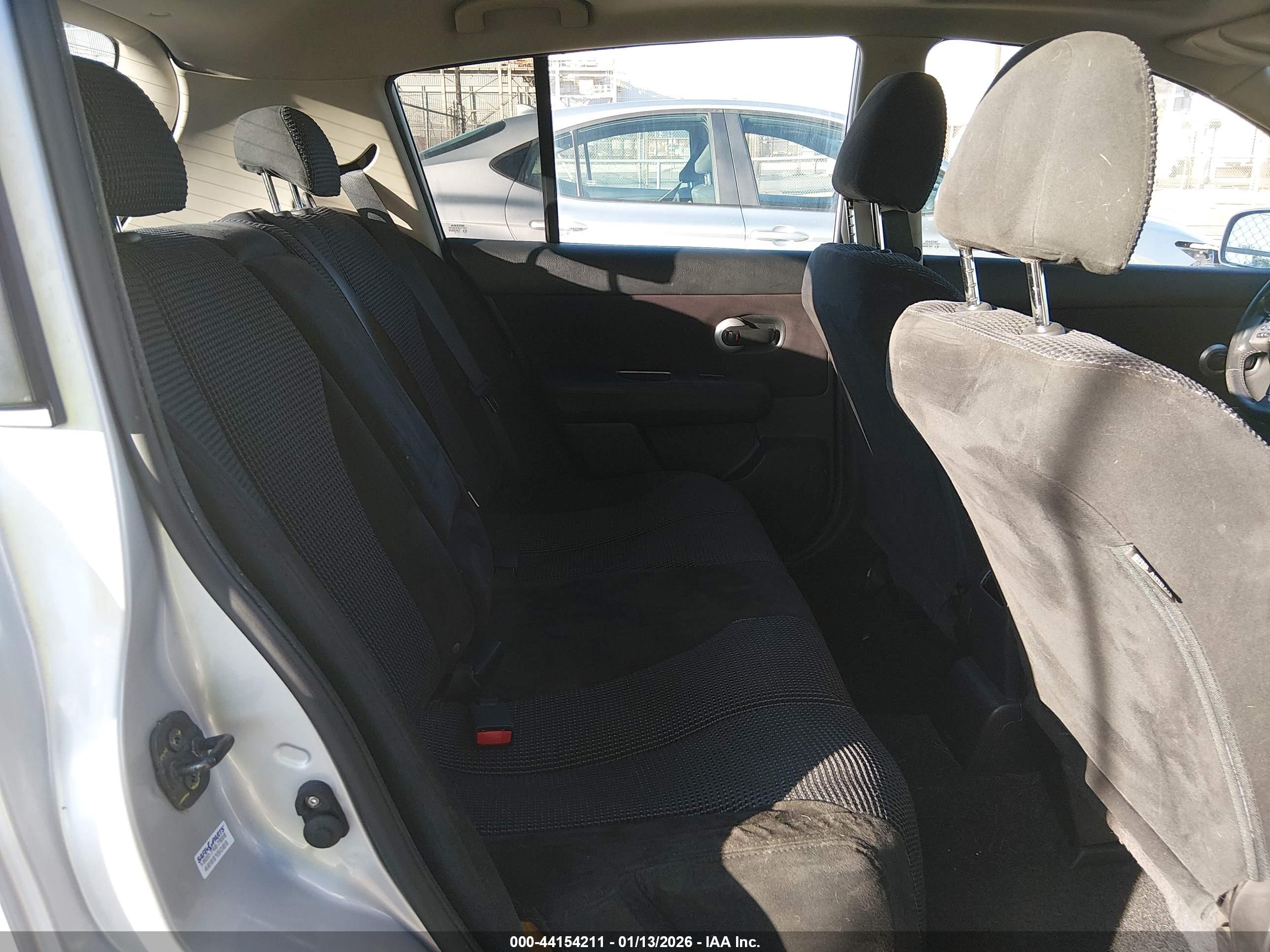 NISSAN VERSA image 8