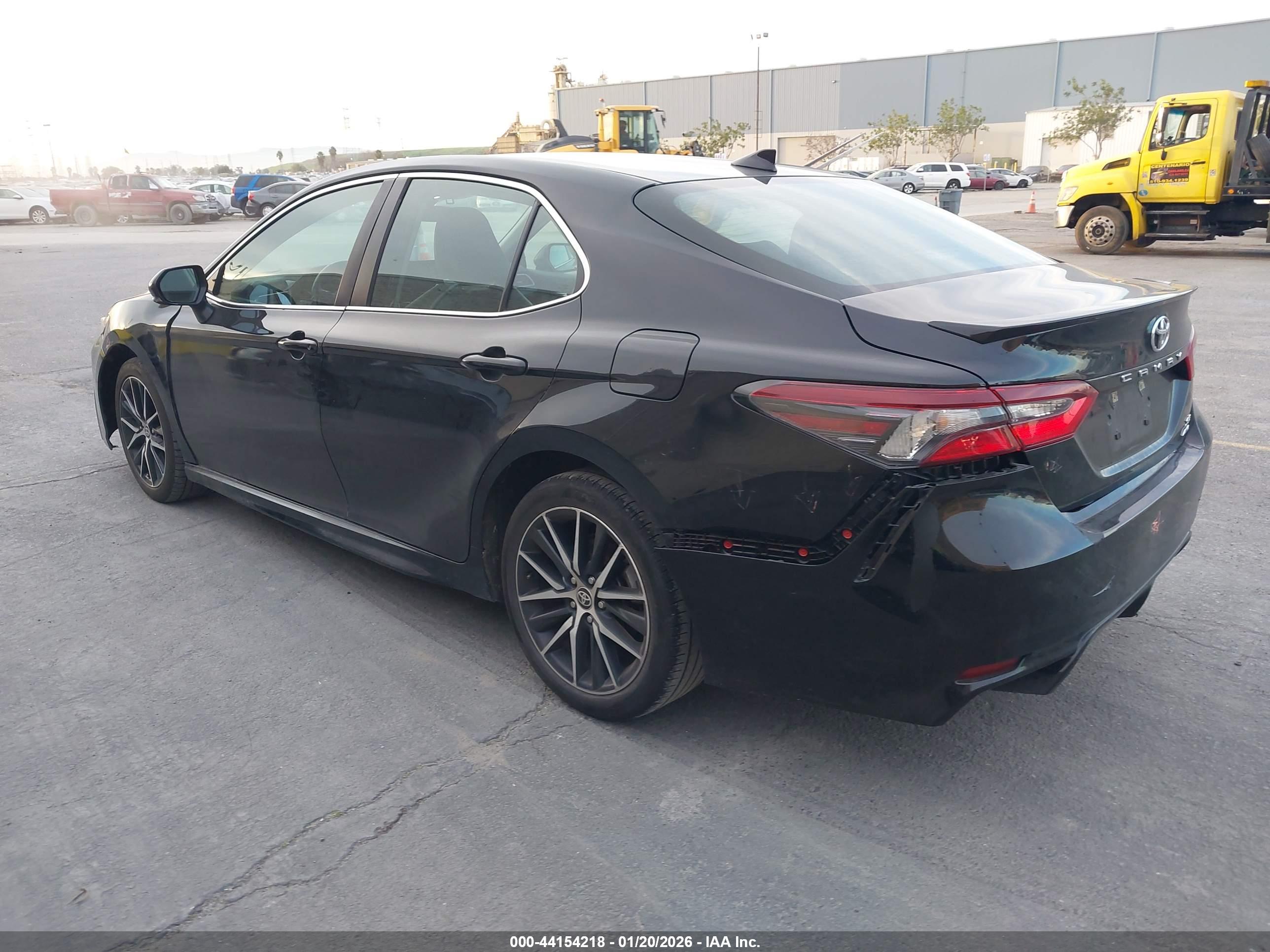 TOYOTA CAMRY image 3