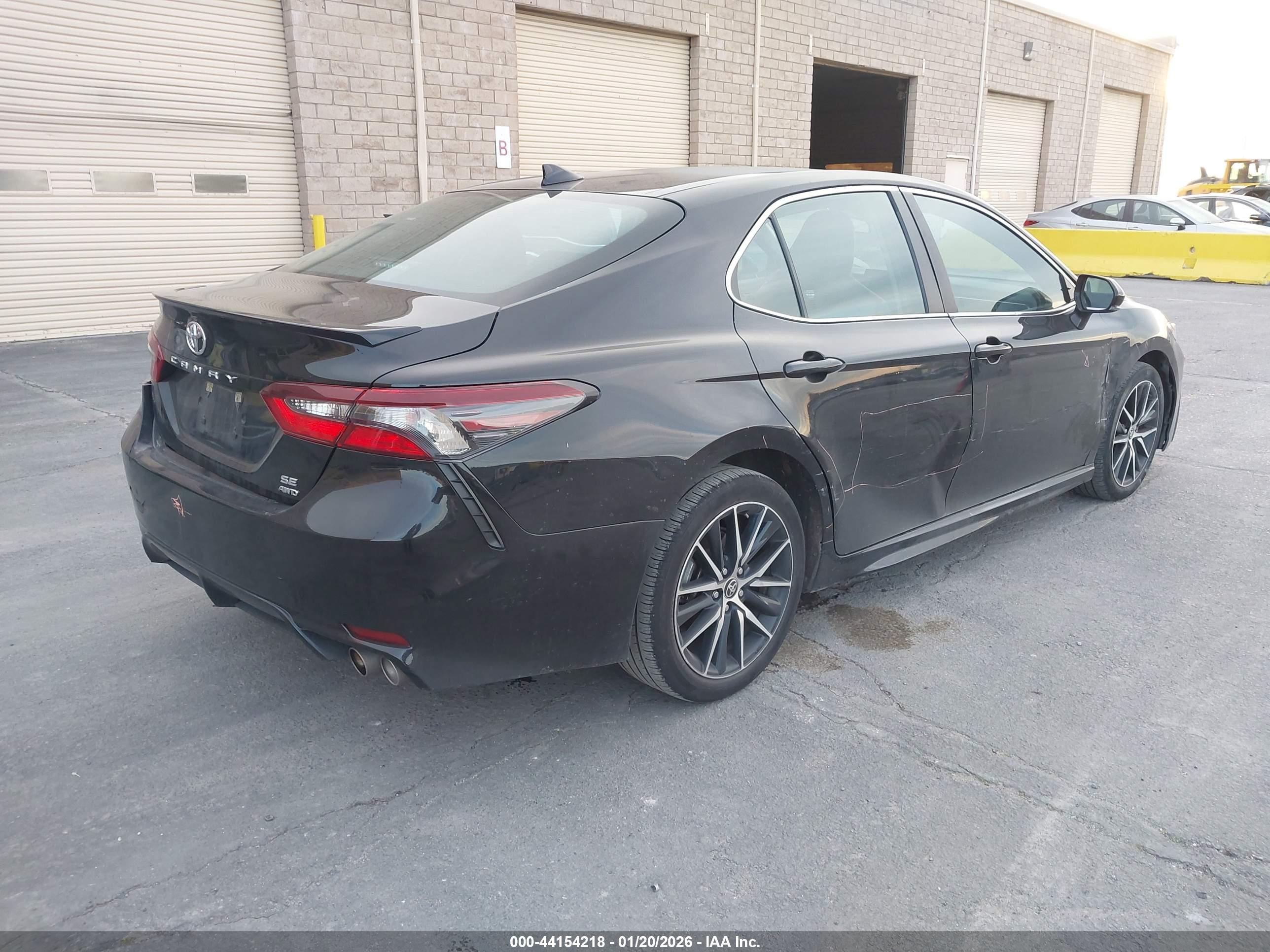 TOYOTA CAMRY image 4